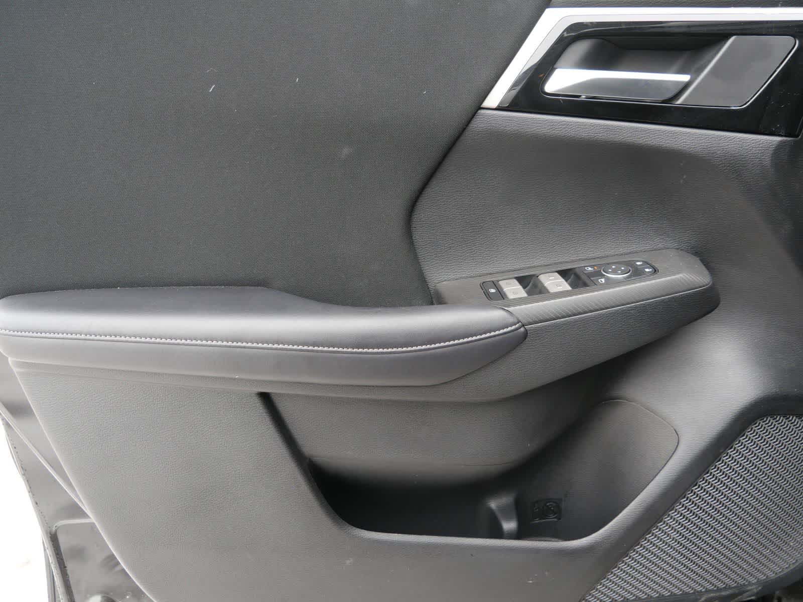 Thumbnail: 2024 Mitsubishi Outlander - 9