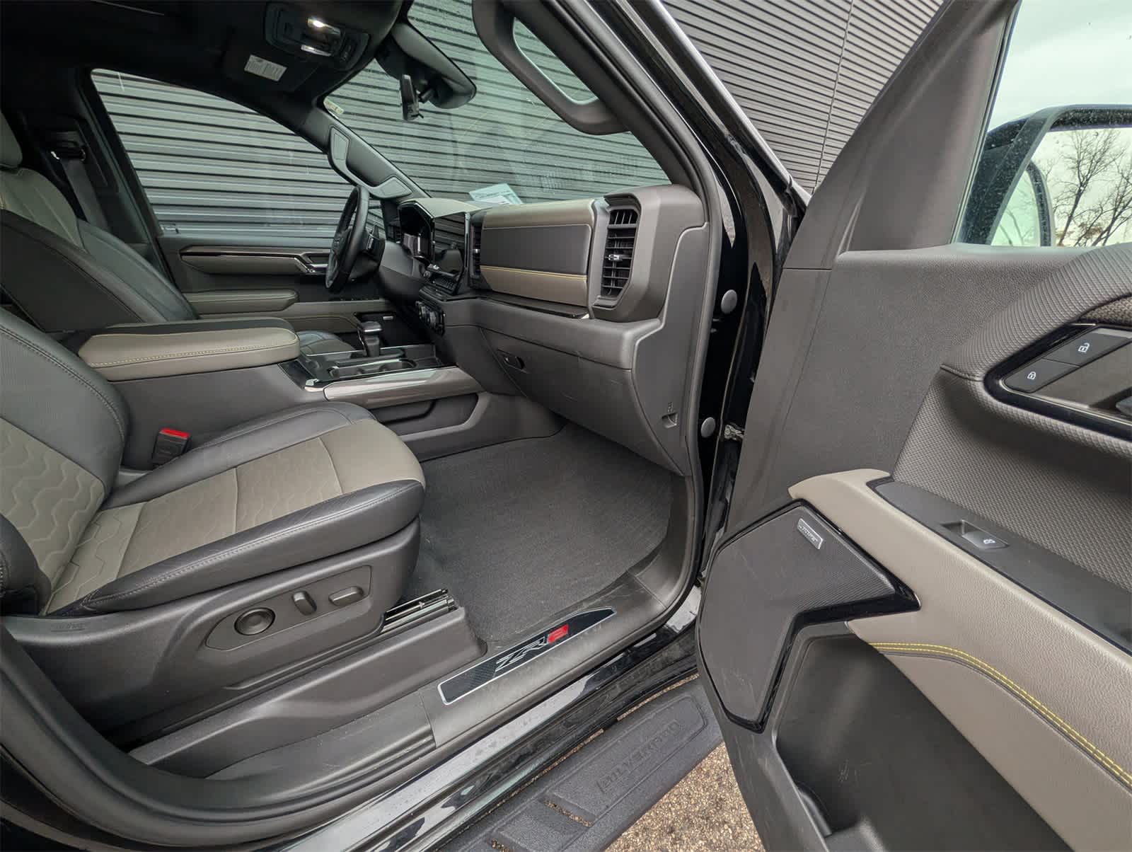 Thumbnail: 2023 Chevrolet Silverado 1500 - 23