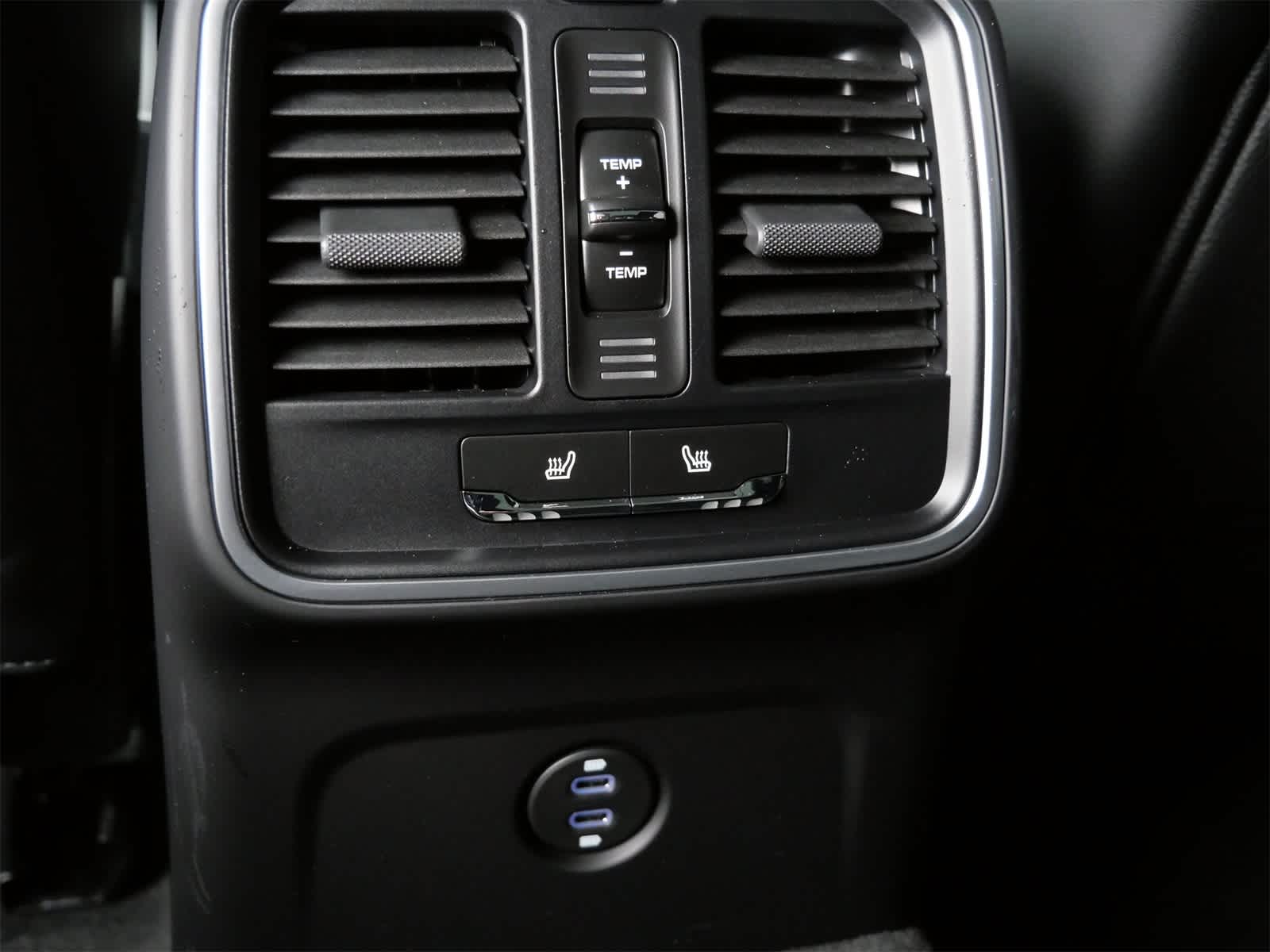 Thumbnail: 2026 Porsche Macan - 10