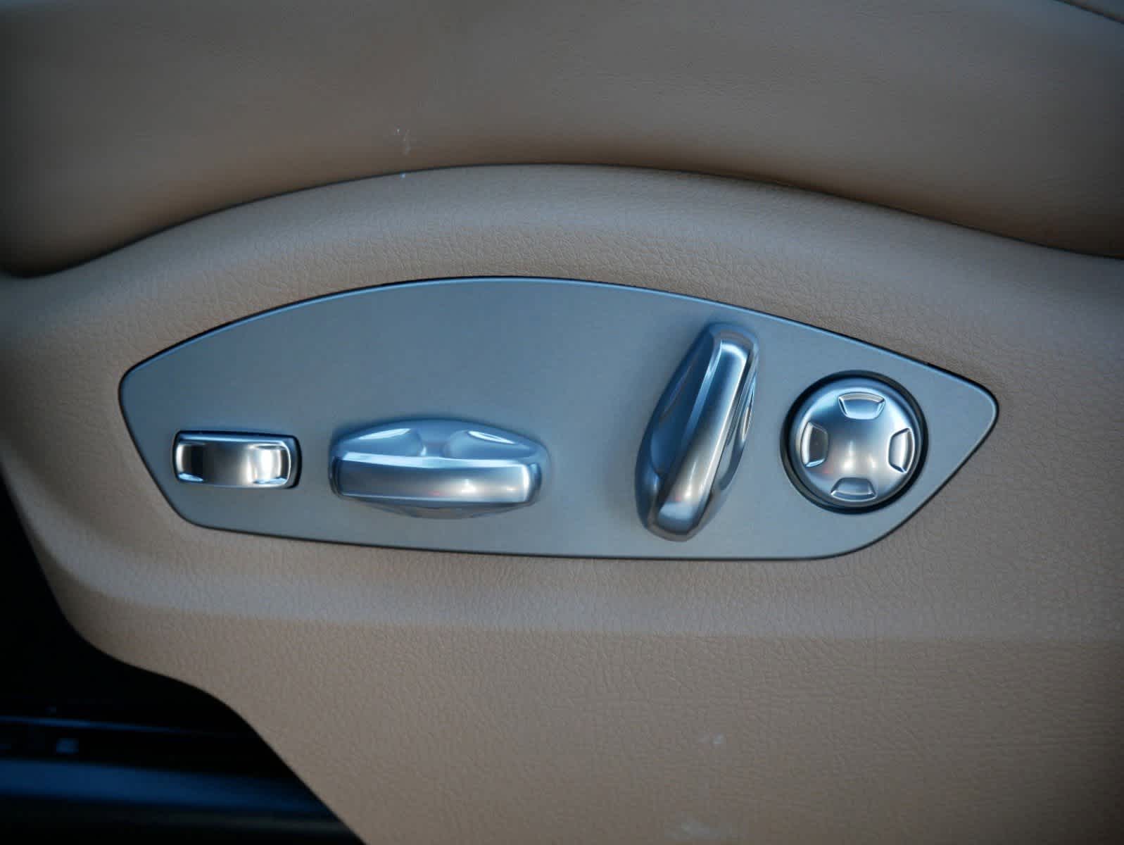 Thumbnail: 2025 Porsche Macan - 15