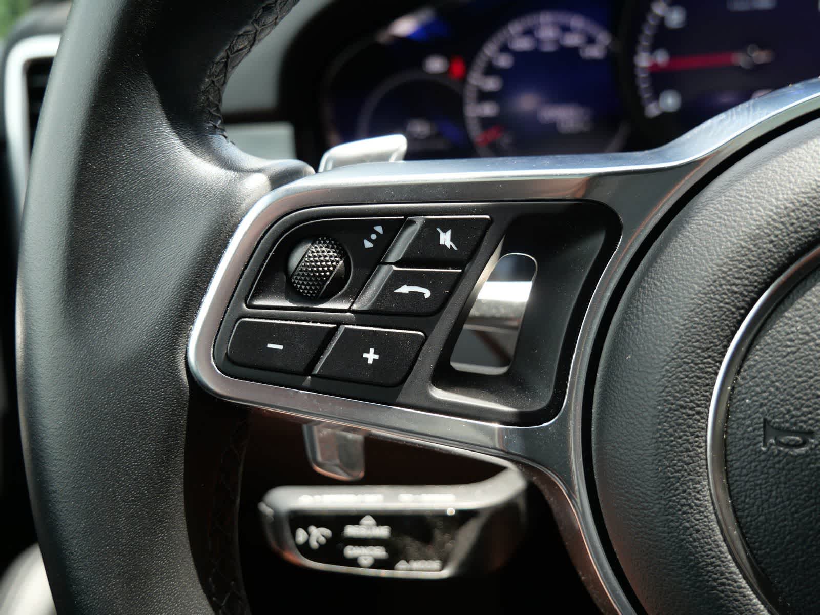 Thumbnail: 2020 Porsche Cayenne - 23