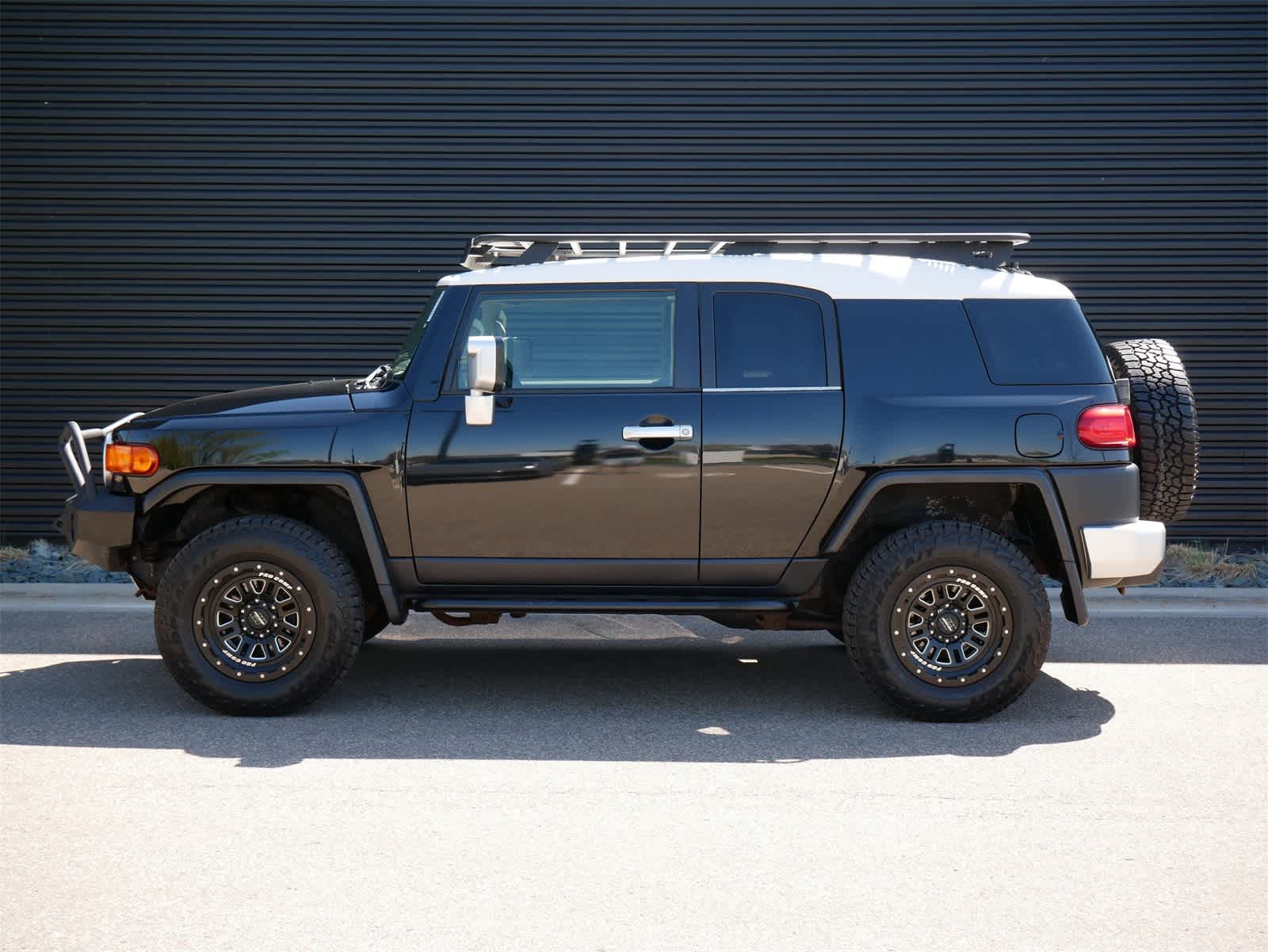 Thumbnail: 2007 Toyota FJ Cruiser - 2