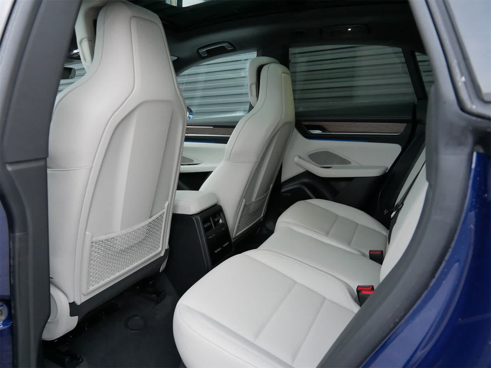 Thumbnail: 2025 Porsche Macan - 7