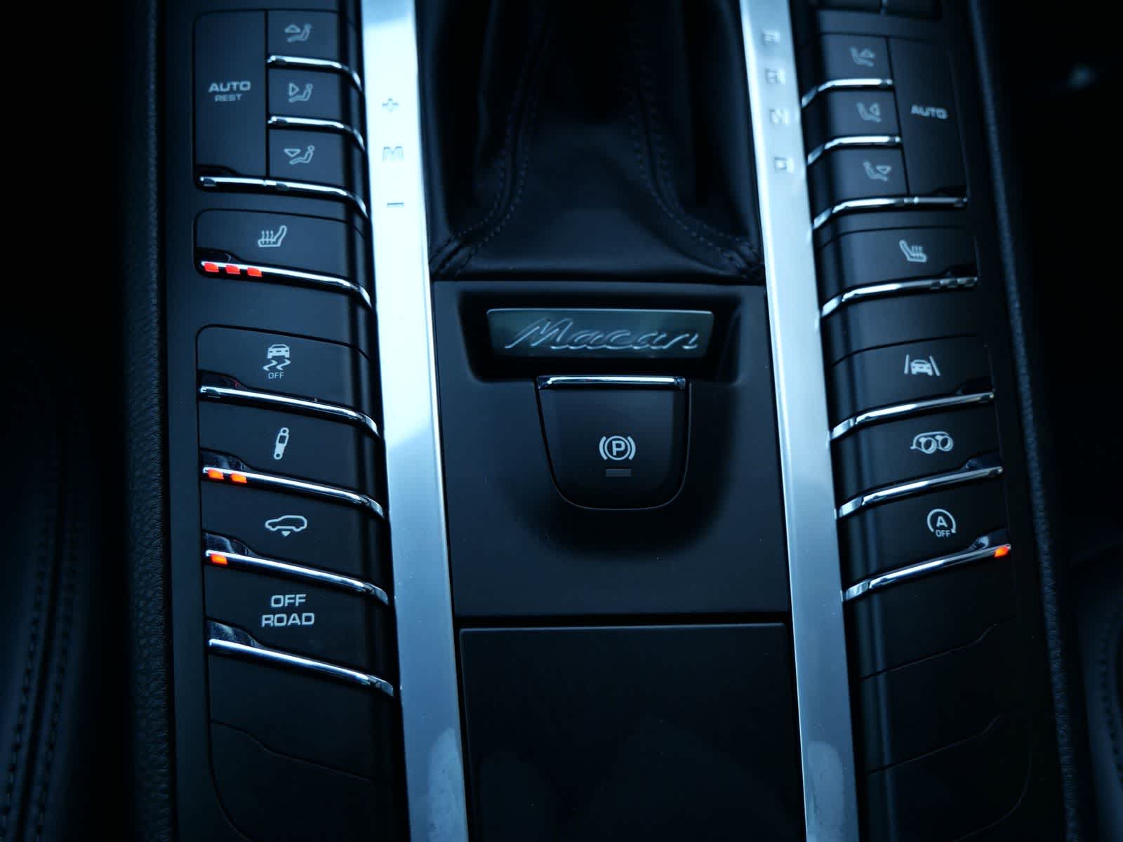 Thumbnail: 2021 Porsche Macan - 24