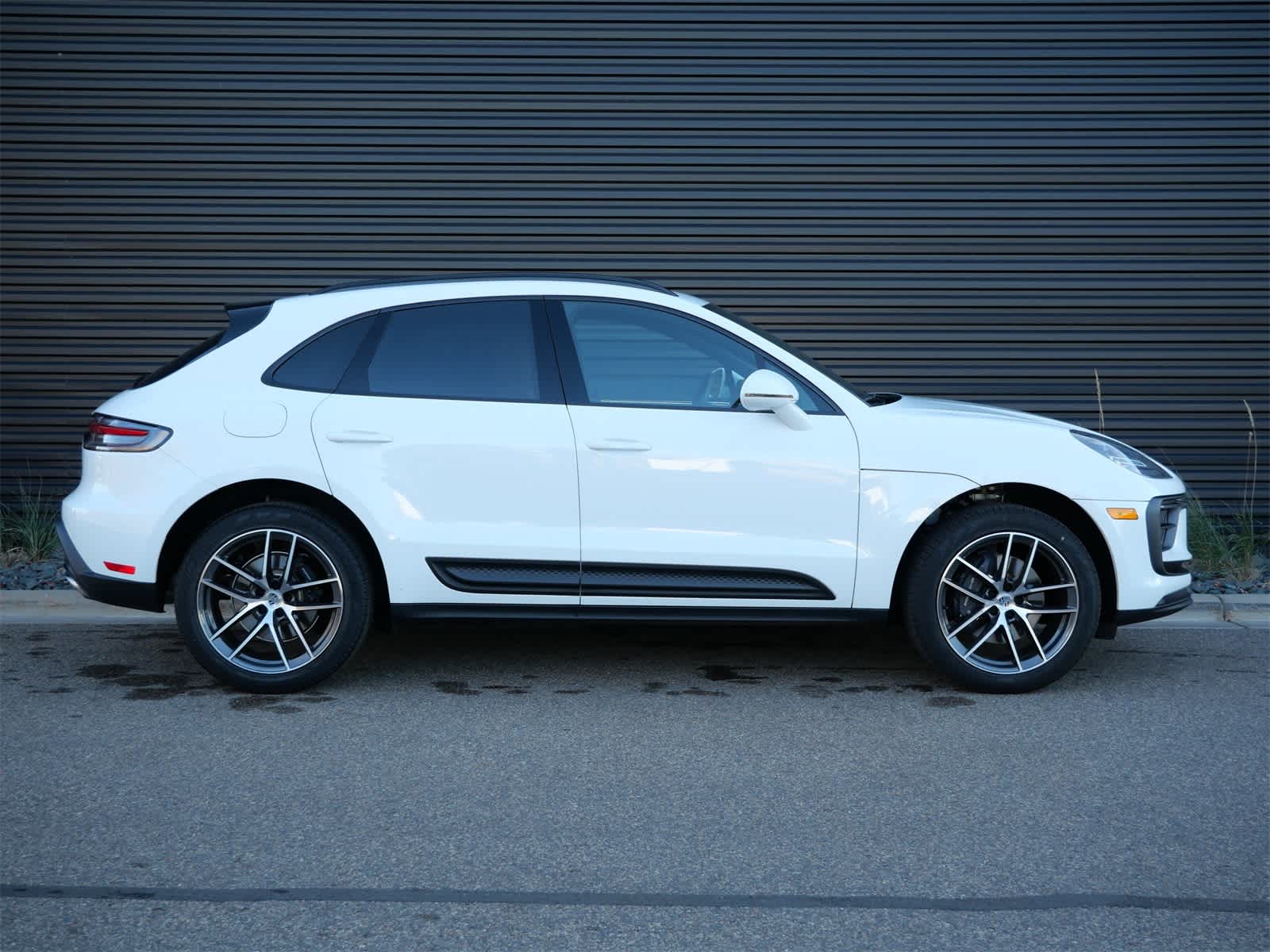 Thumbnail: 2025 Porsche Macan - 27