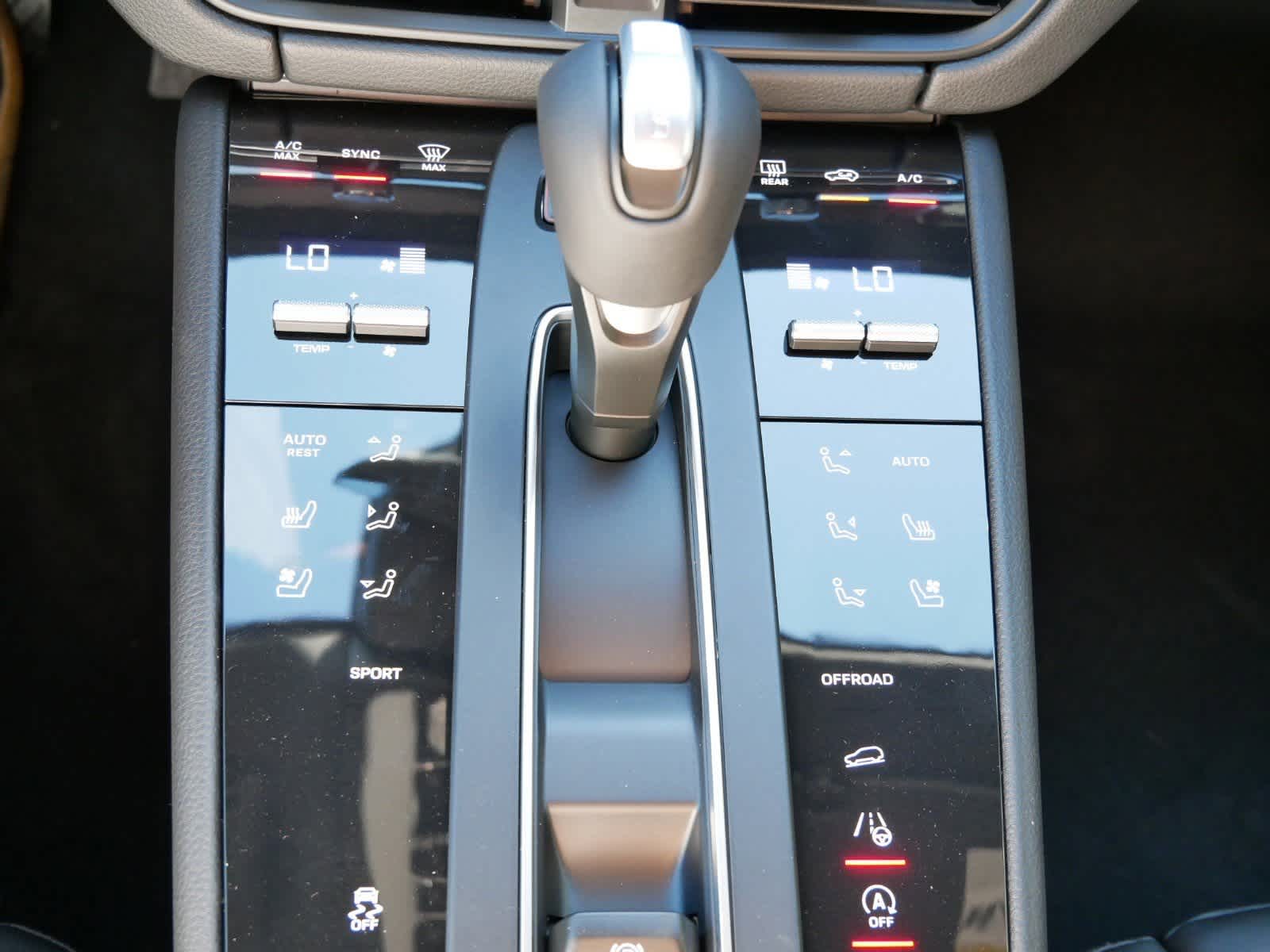 Thumbnail: 2025 Porsche Macan - 12