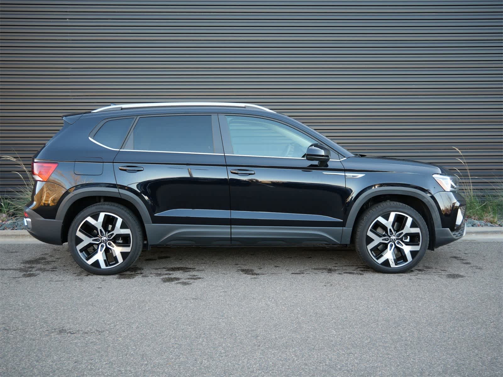 Thumbnail: 2023 Volkswagen Taos - 25