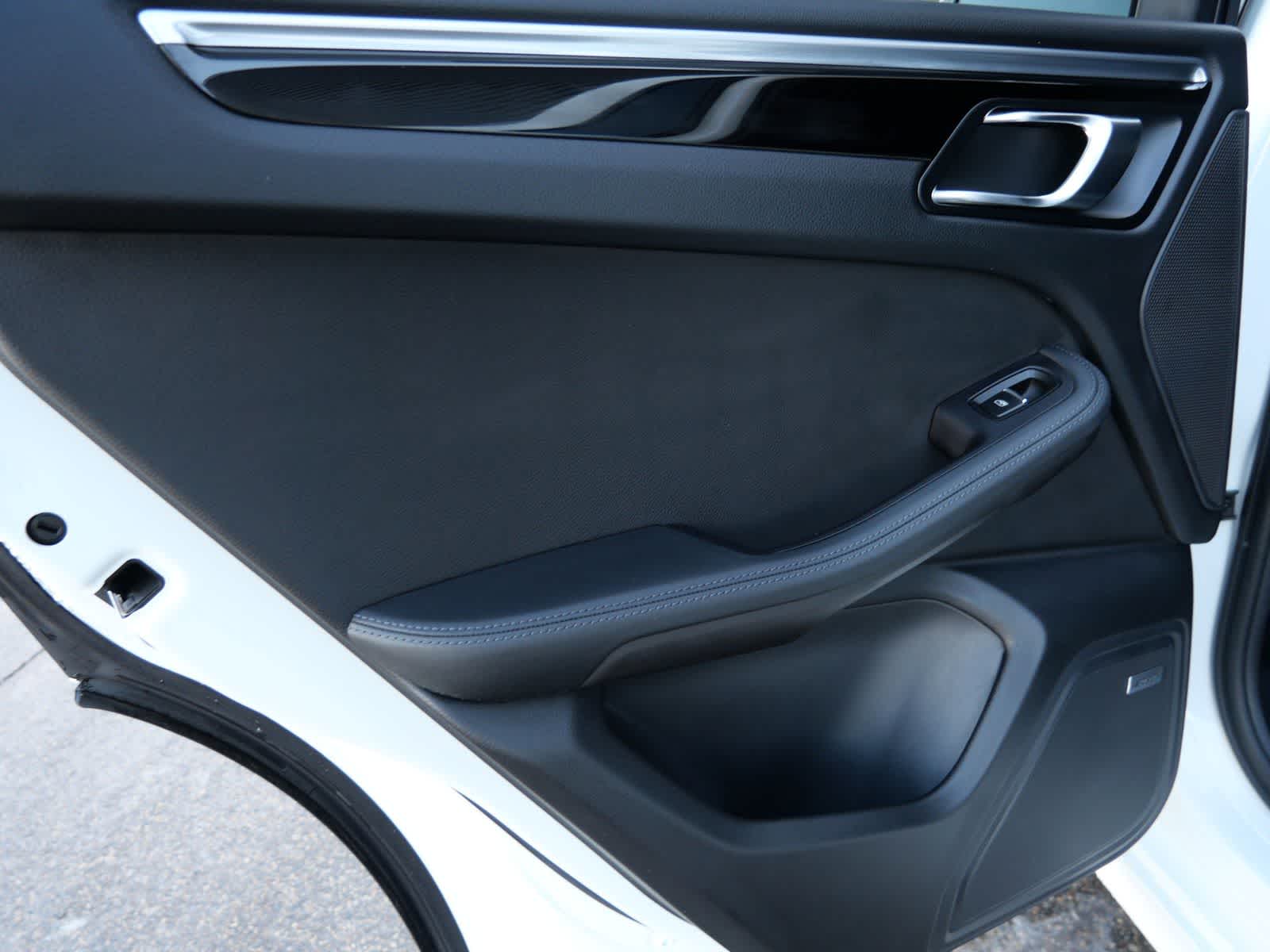 Thumbnail: 2021 Porsche Macan - 13