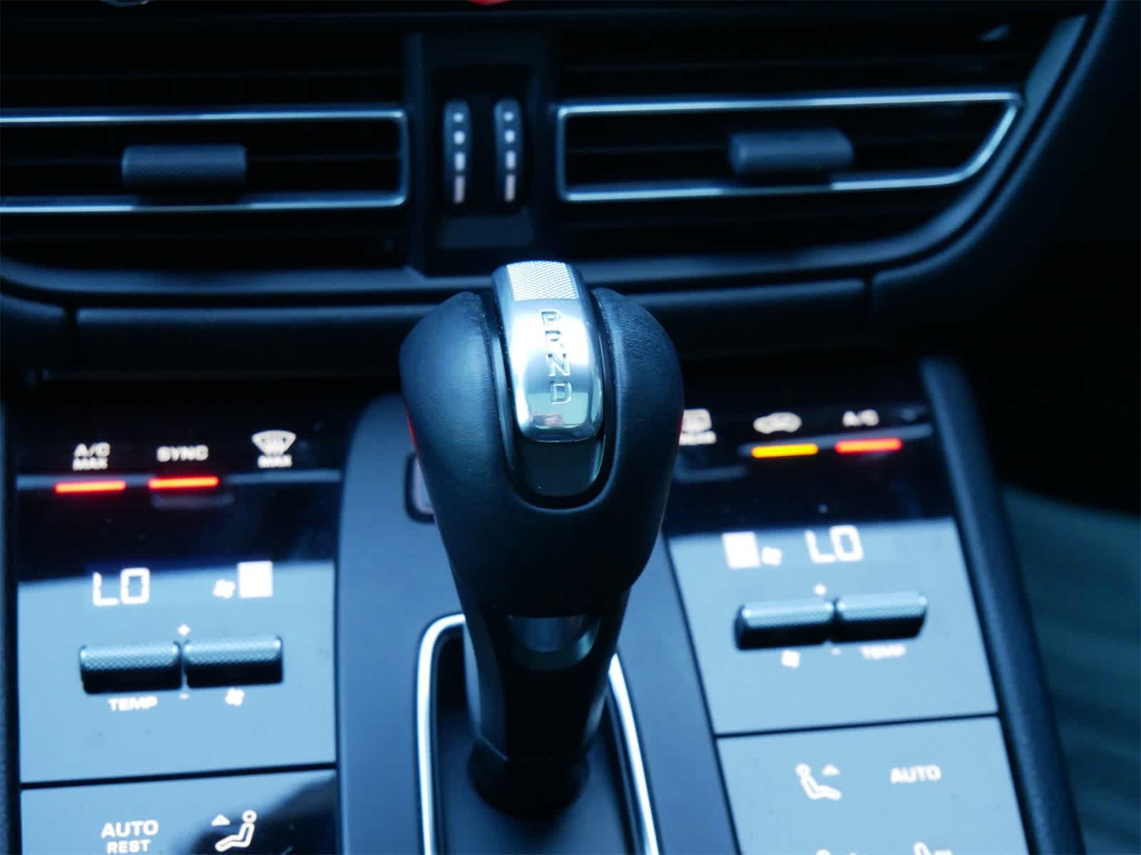 Thumbnail: 2022 Porsche Macan - 21