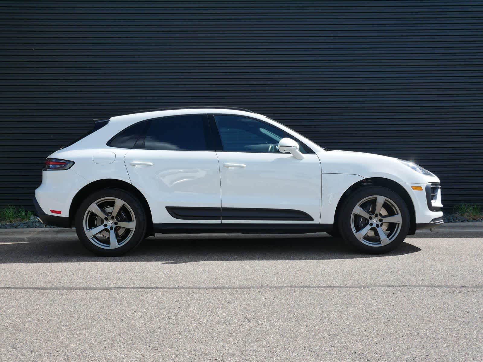 Thumbnail: 2025 Porsche Macan - 25