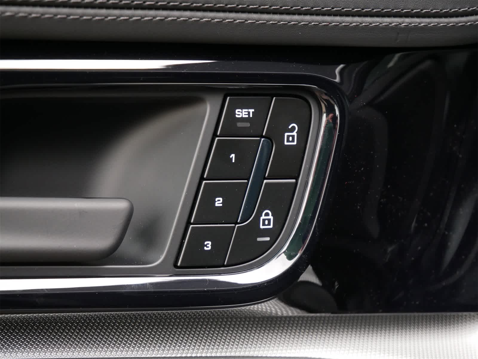 Thumbnail: 2025 Porsche Panamera - 12