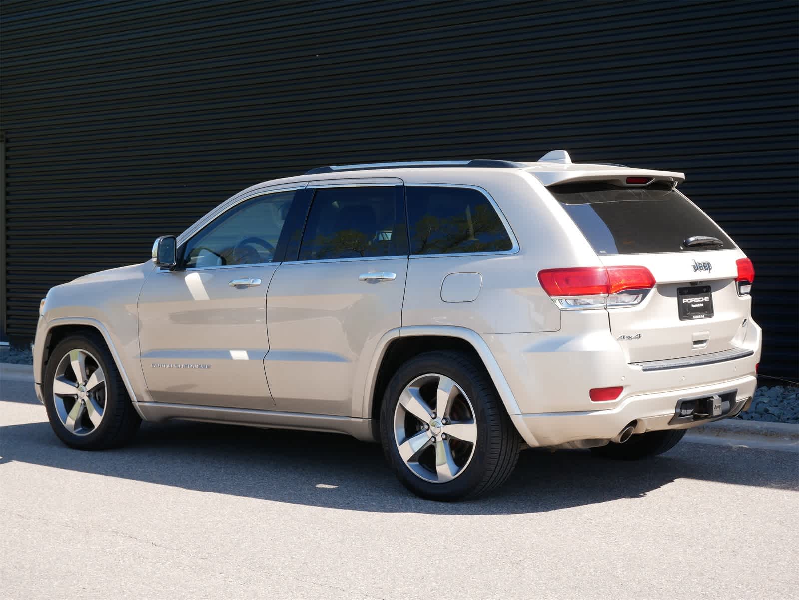 2014 Jeep Grand Cherokee Overland 3