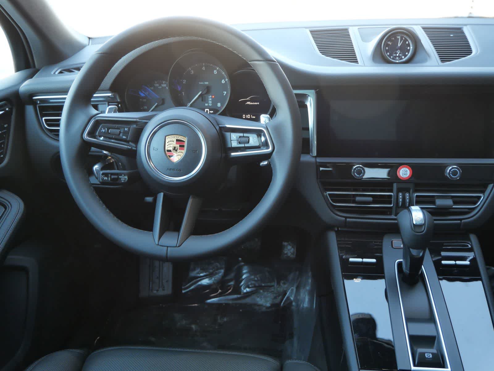 Thumbnail: 2026 Porsche Macan - 15