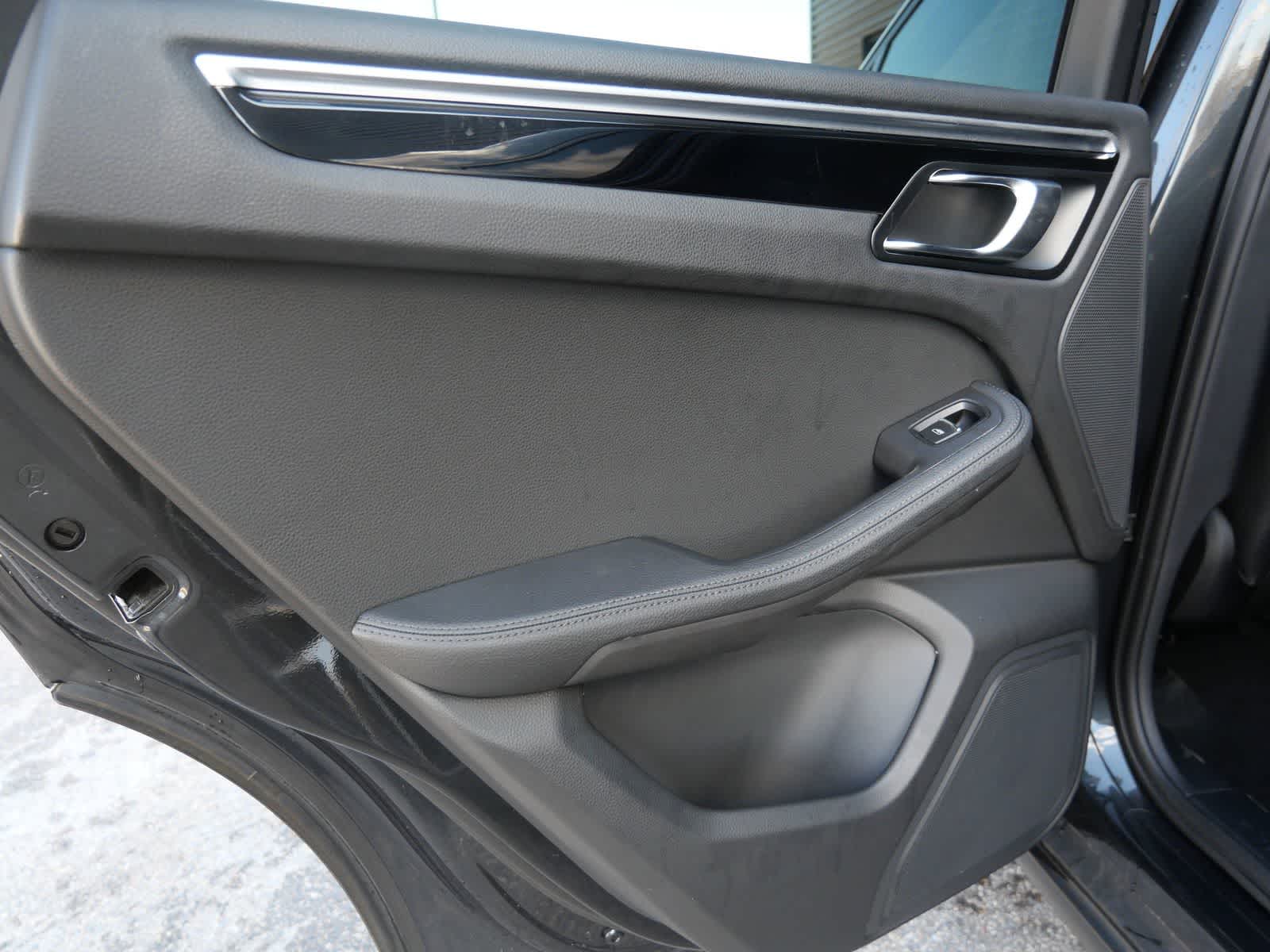 Thumbnail: 2023 Porsche Macan - 12