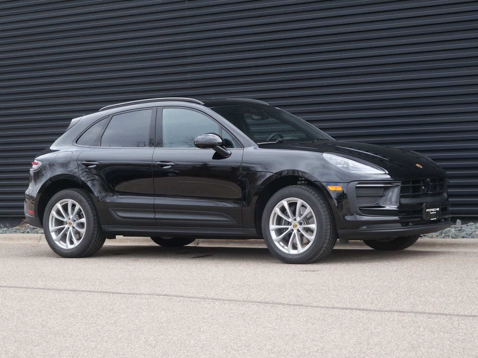 Thumbnail: 2026 Porsche Macan - 27
