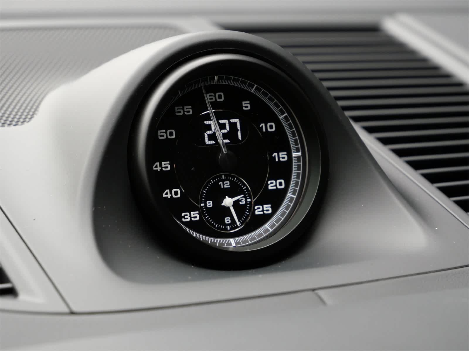 Thumbnail: 2026 Porsche Macan - 14