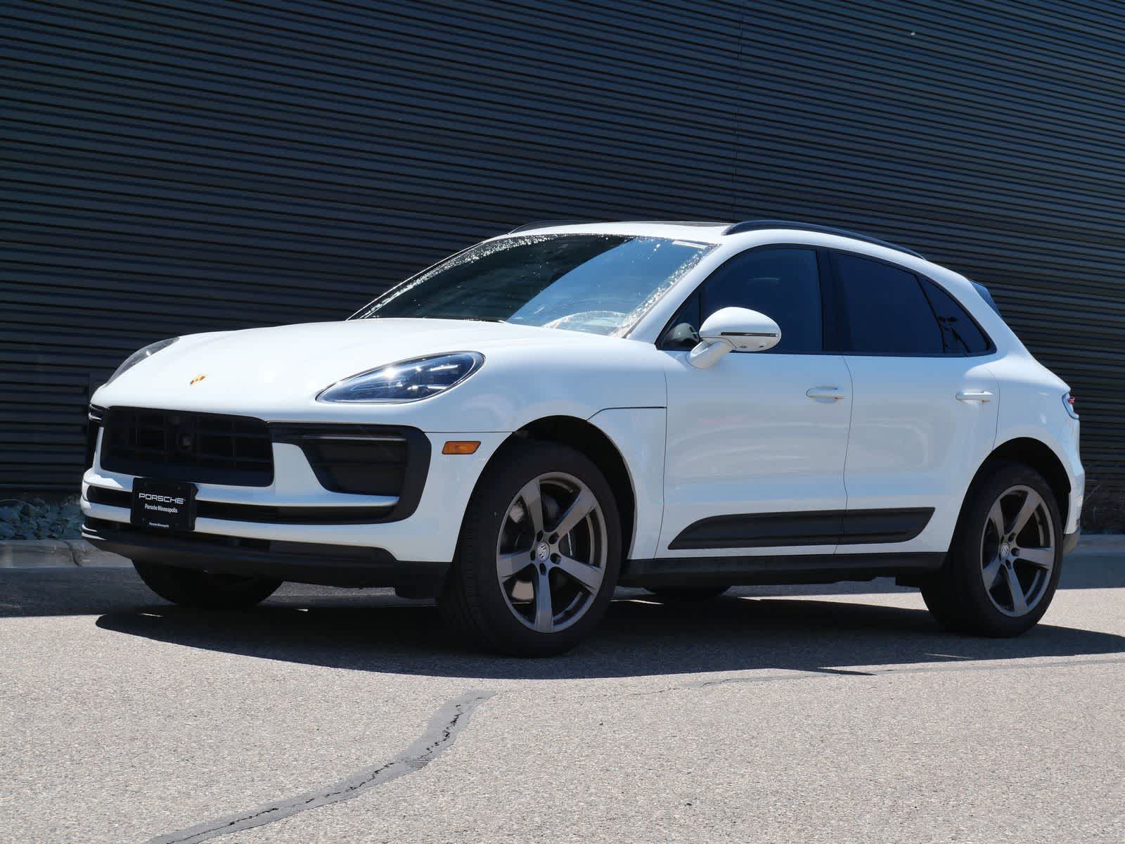 Thumbnail: 2025 Porsche Macan - 1