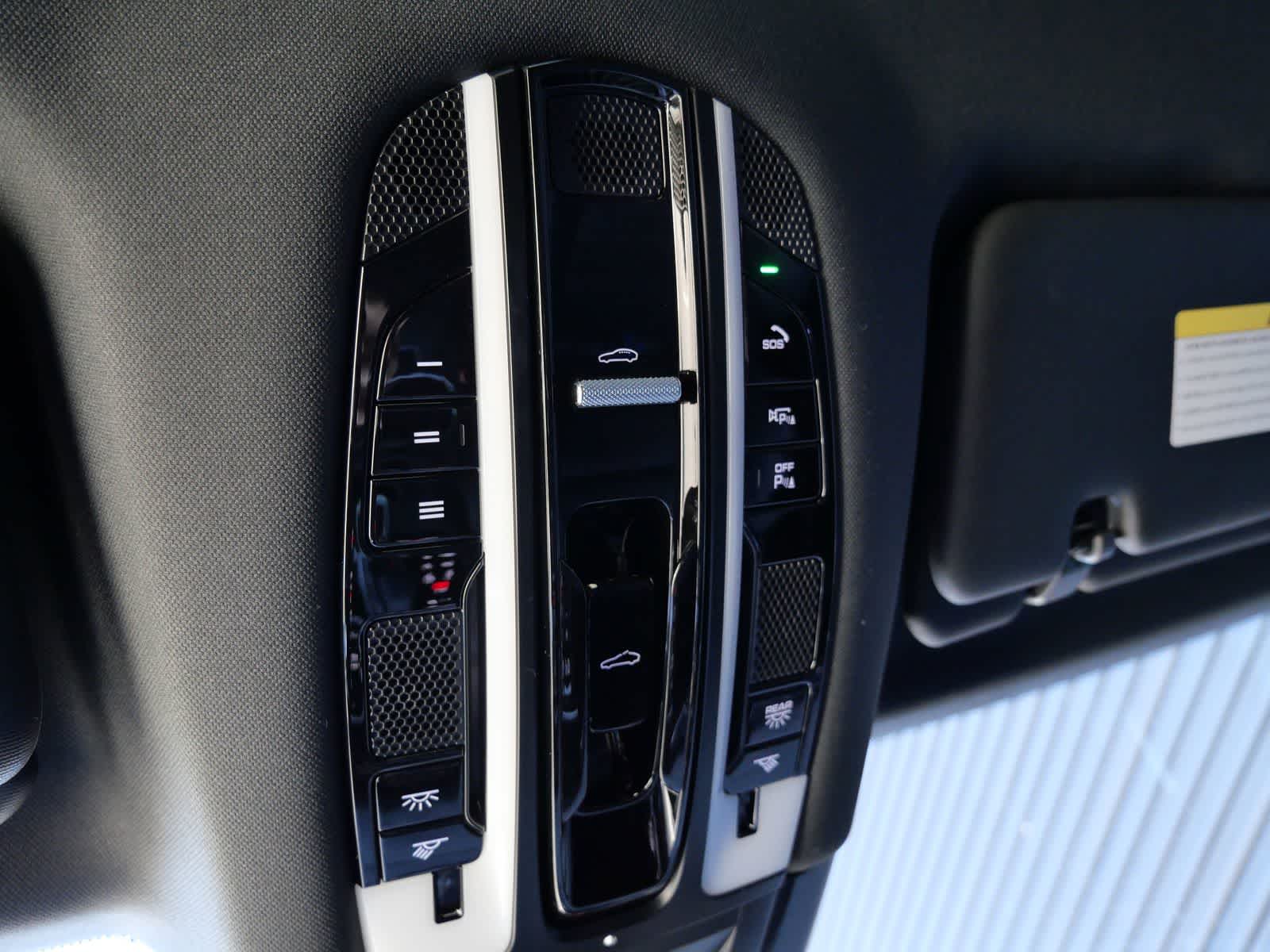 Thumbnail: 2023 Porsche Cayenne - 25