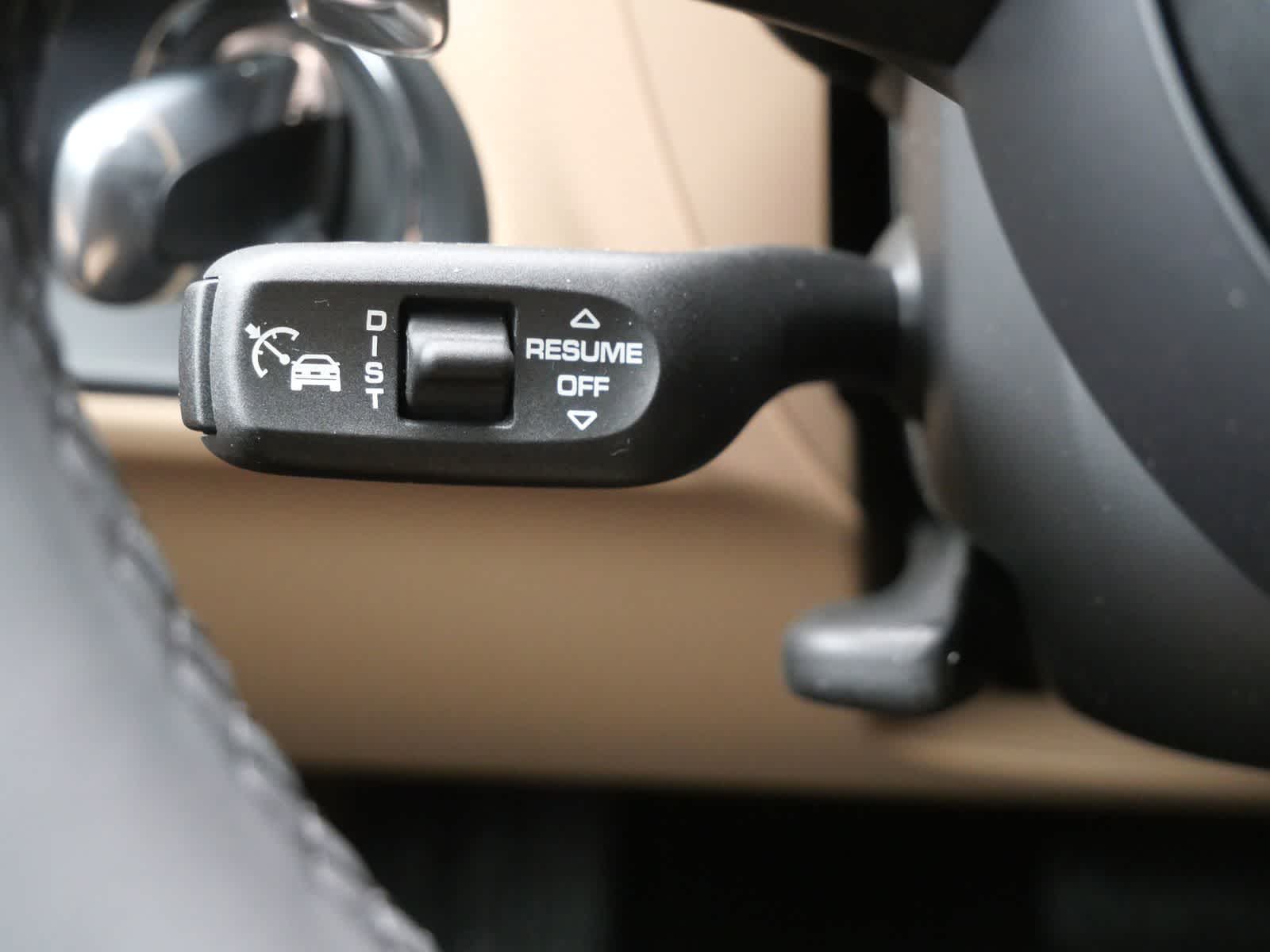 Thumbnail: 2026 Porsche Macan - 25