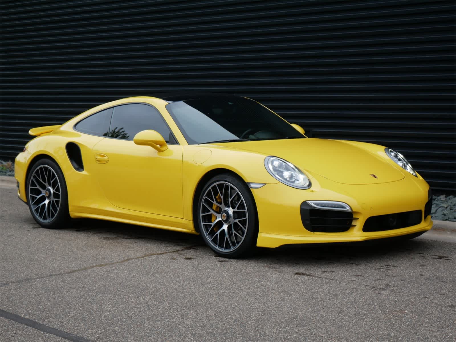 2015 Porsche 911 Turbo S 34