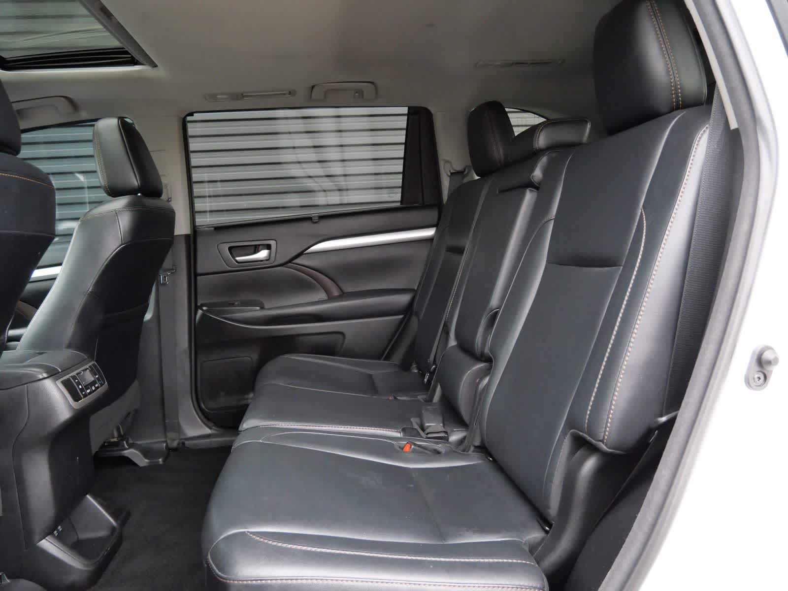 Thumbnail: 2018 Toyota Highlander - 12