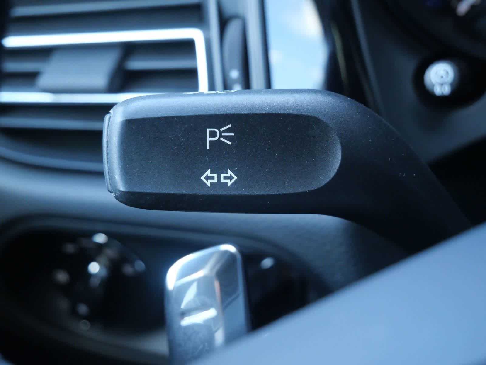 Thumbnail: 2023 Porsche Macan - 23