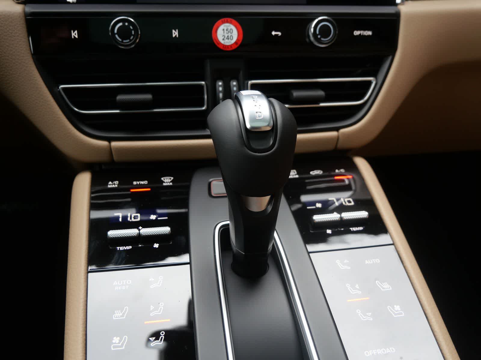 Thumbnail: 2026 Porsche Macan - 17