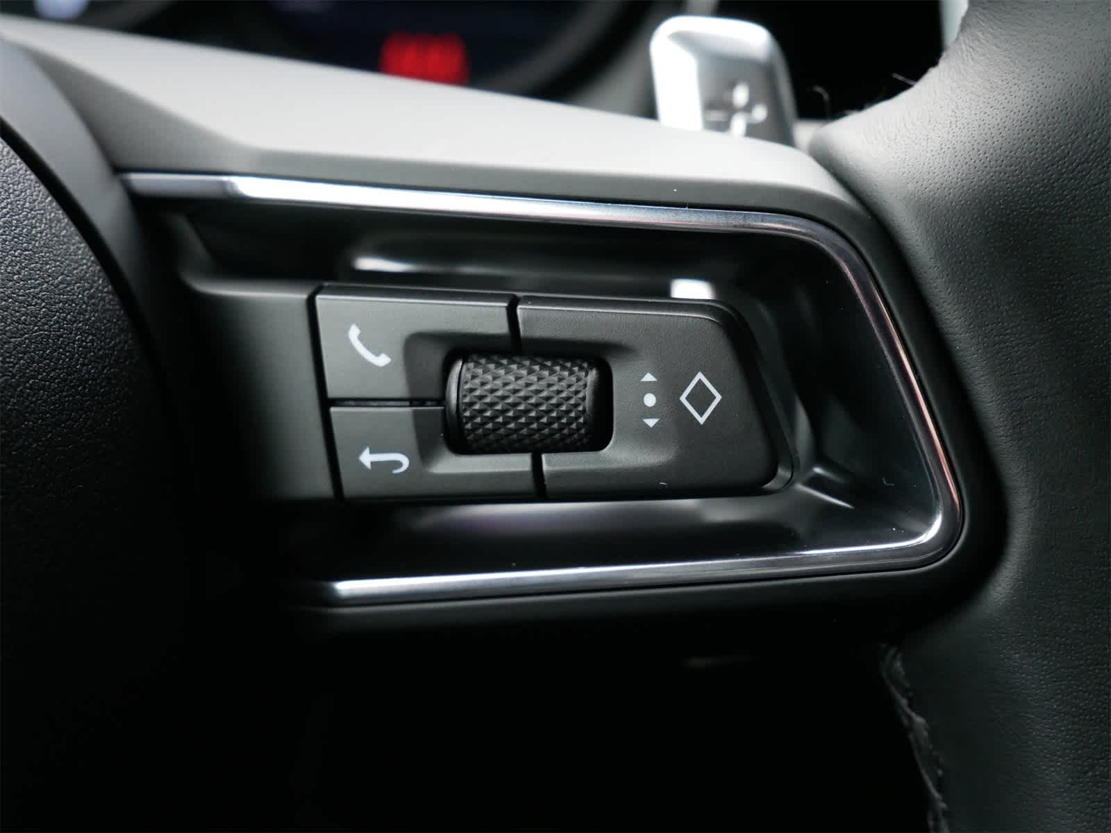 Thumbnail: 2025 Porsche Macan - 15