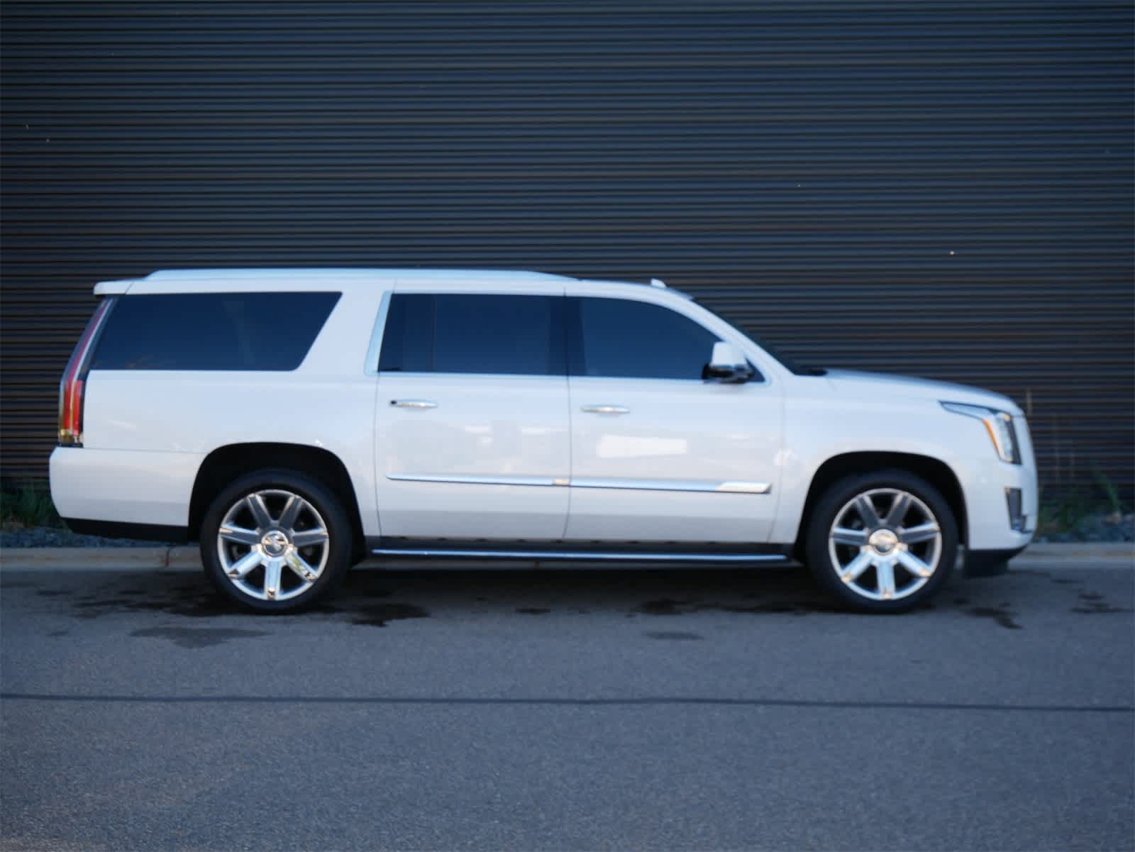 Thumbnail: 2016 Cadillac Escalade - 28