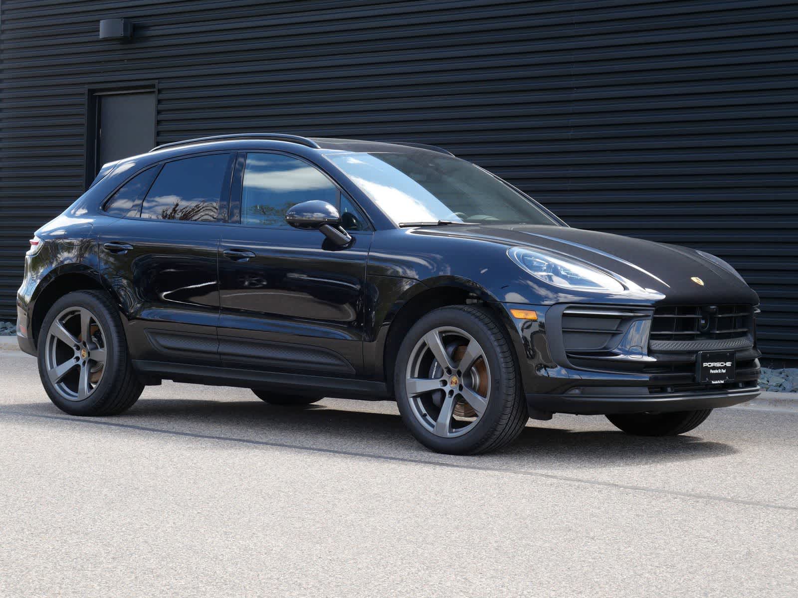 Thumbnail: 2026 Porsche Macan - 27