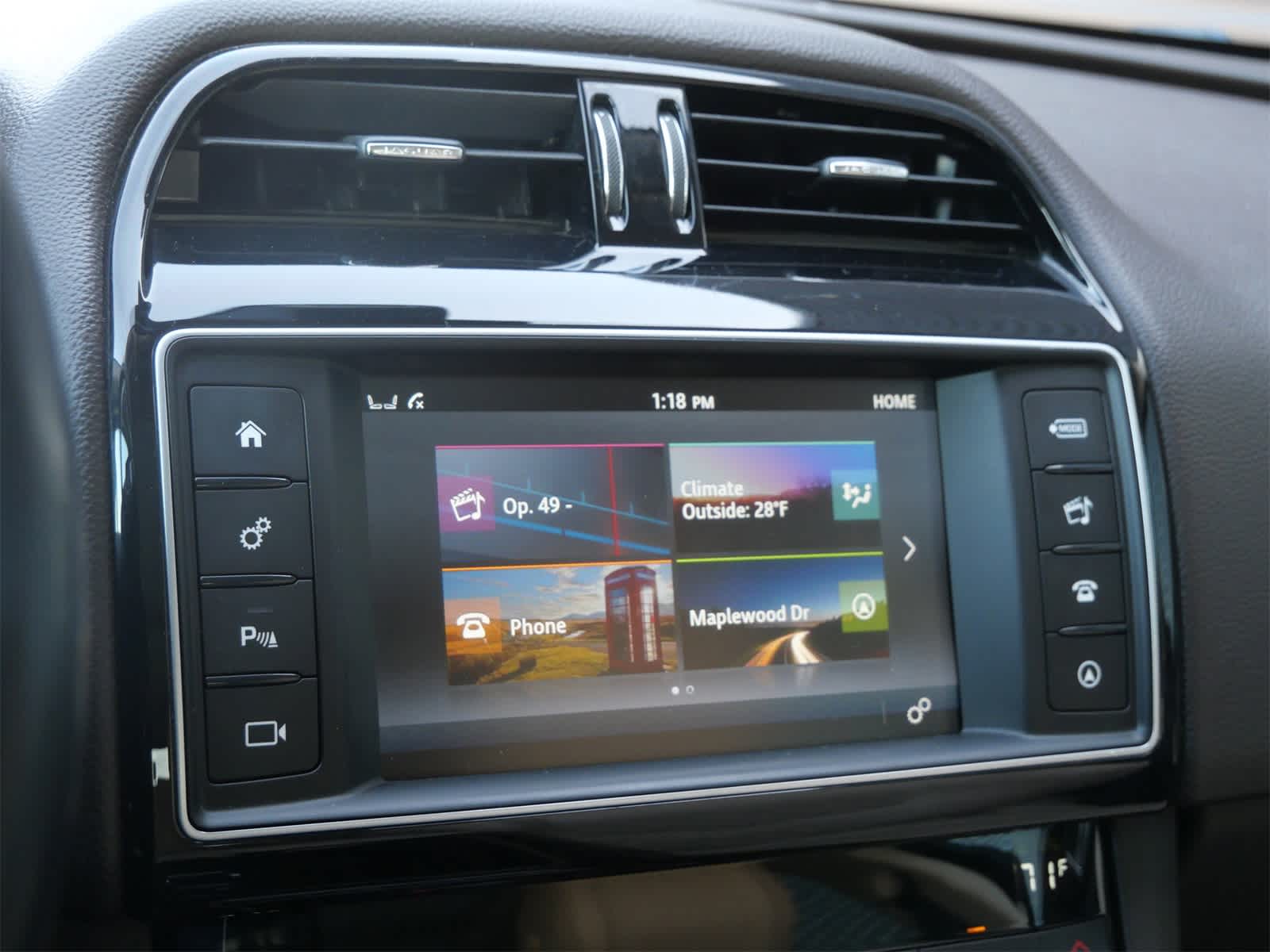 Thumbnail: 2018 Jaguar F-Pace - 18