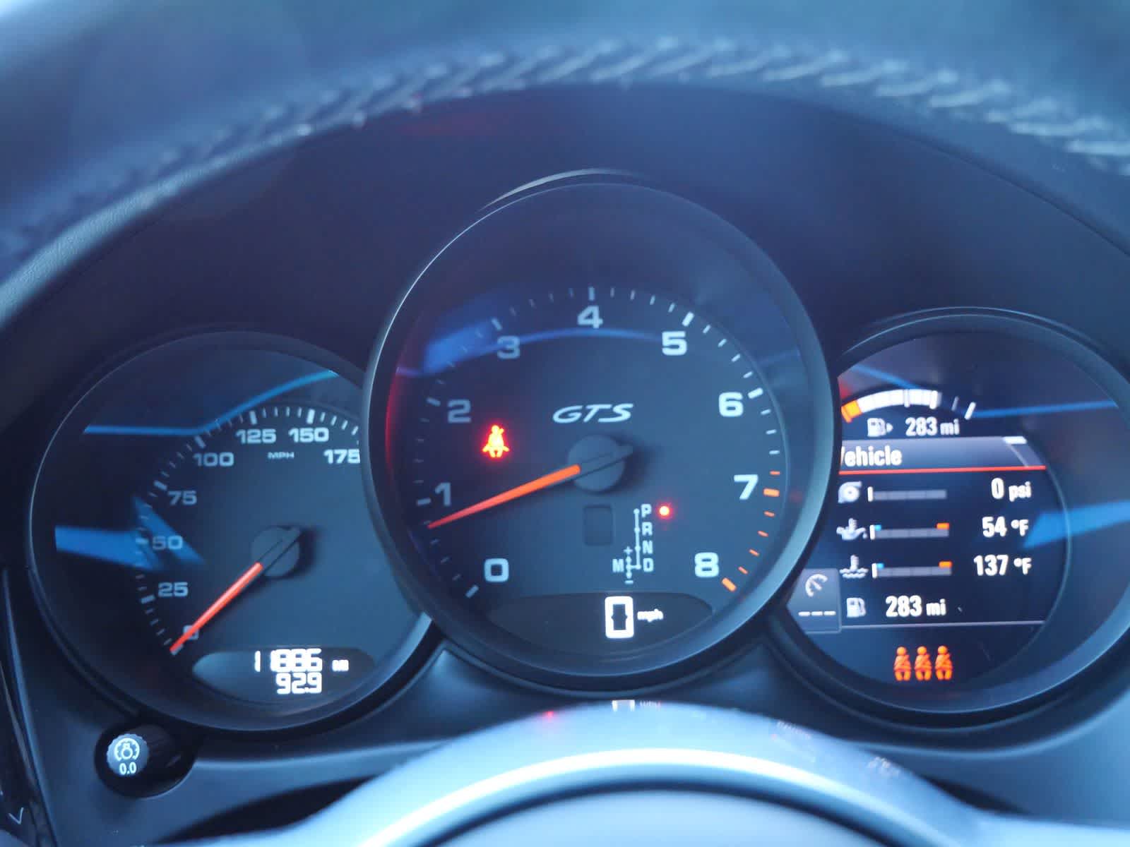 Thumbnail: 2021 Porsche Macan - 21