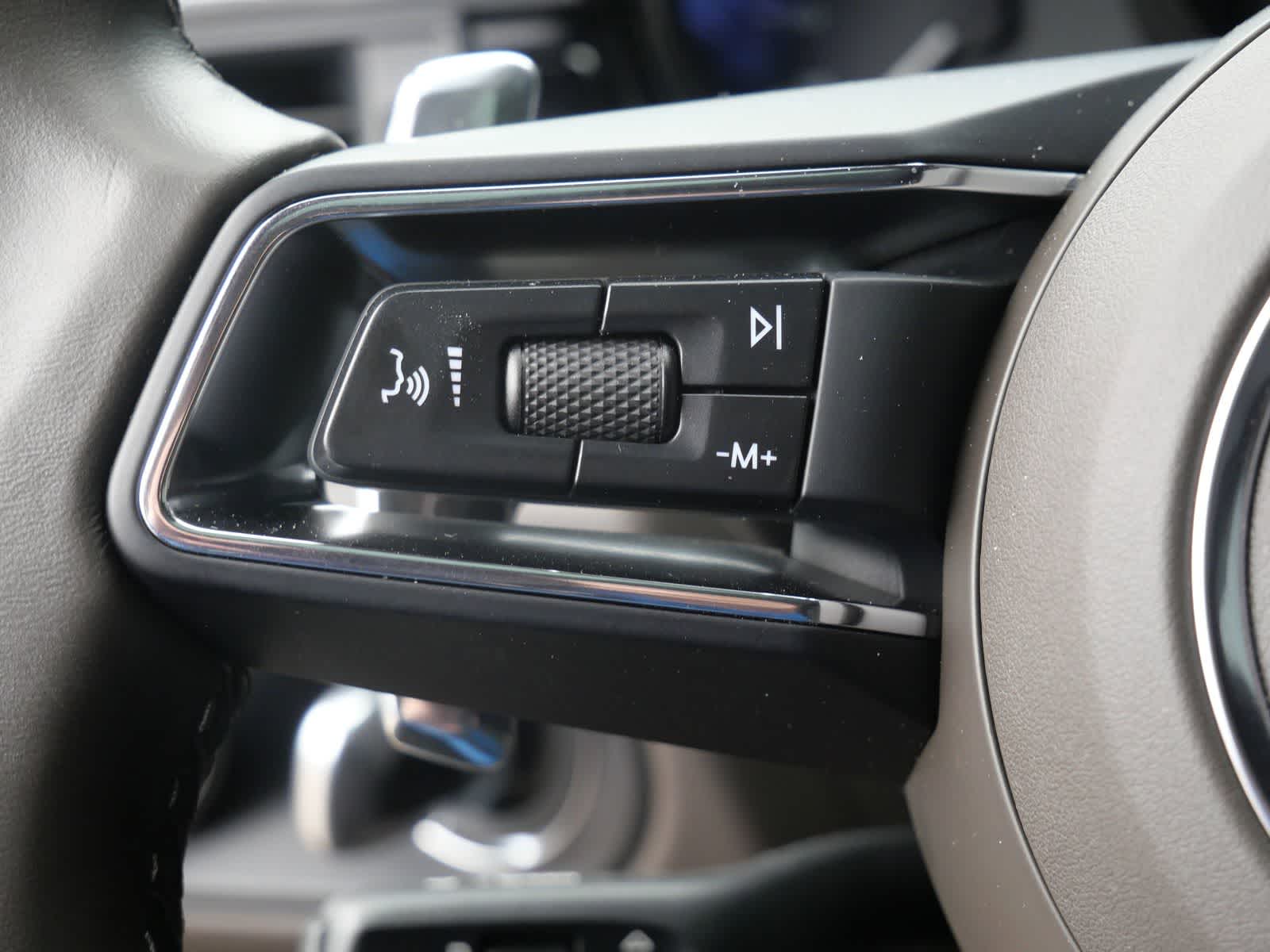 Thumbnail: 2025 Porsche Macan - 15