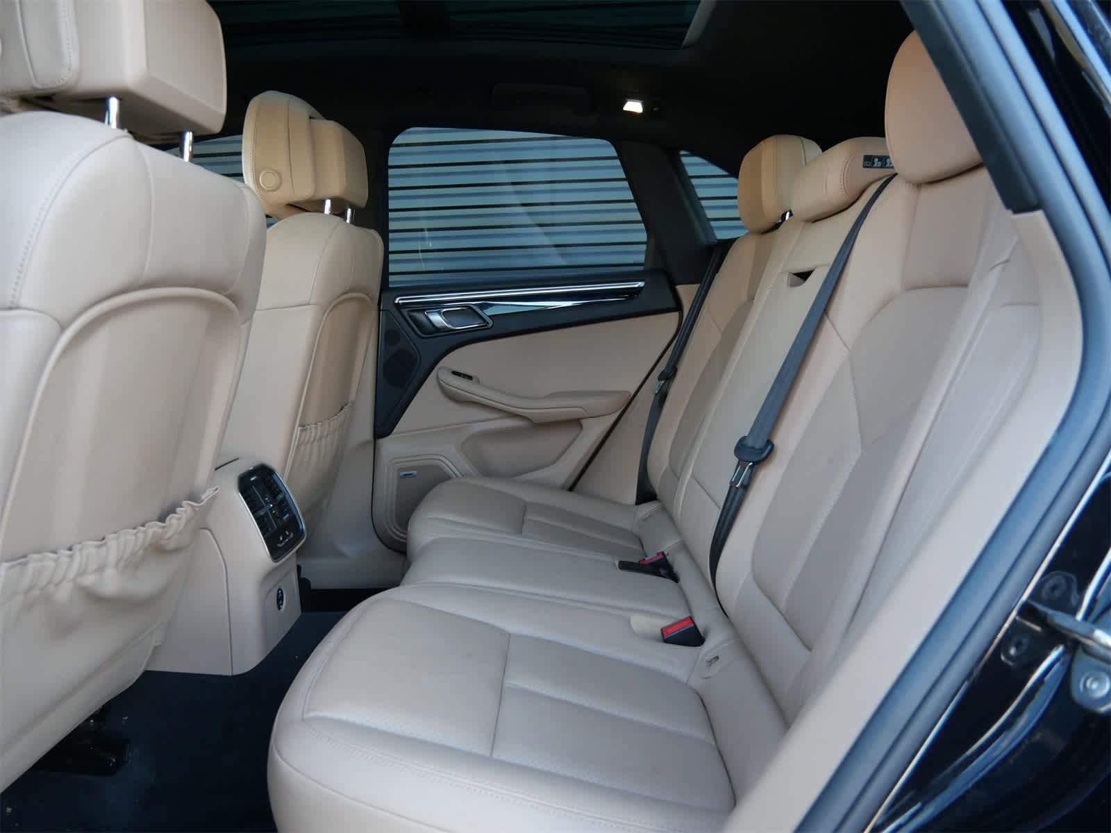 Thumbnail: 2020 Porsche Macan - 11