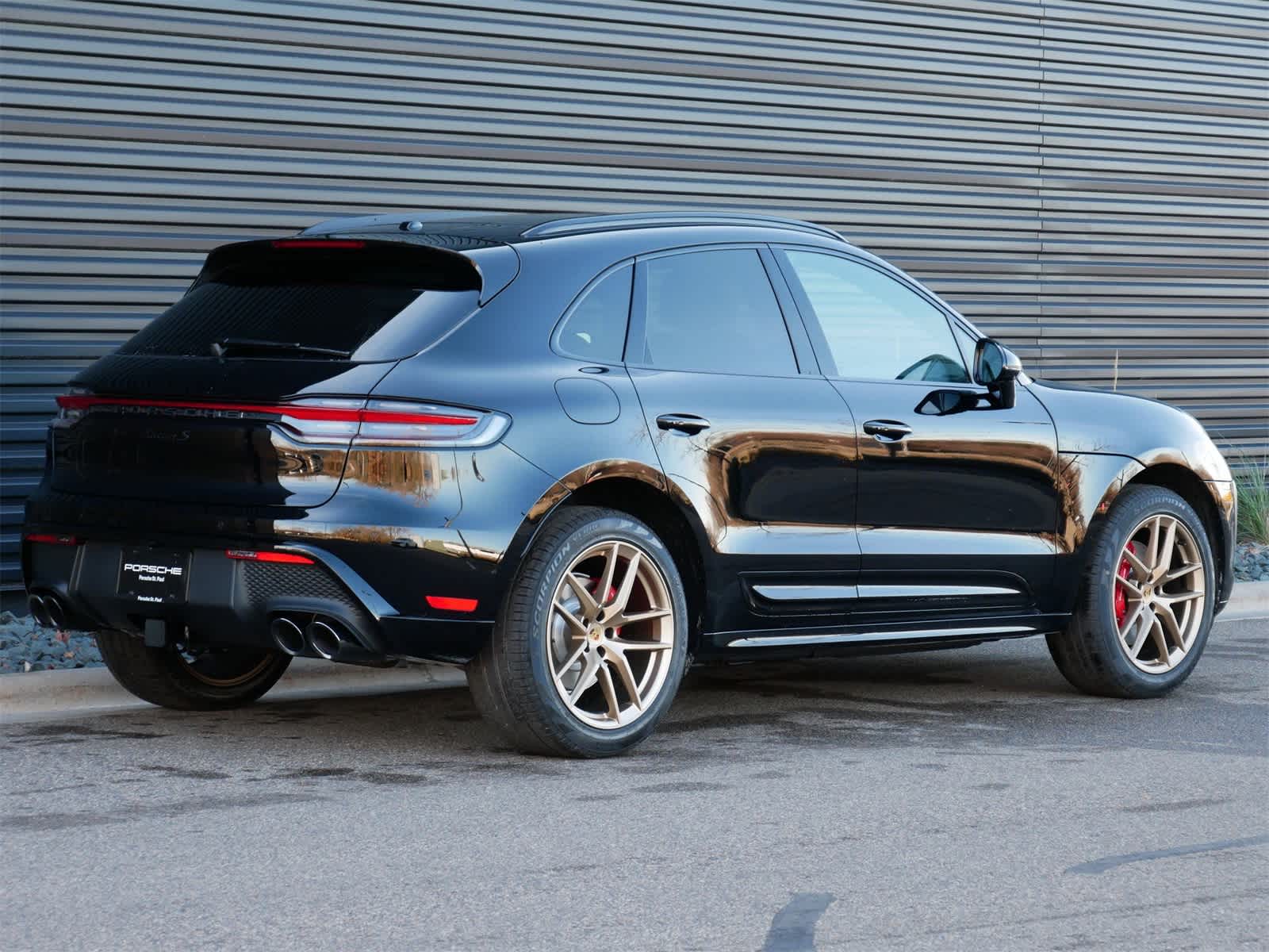 Thumbnail: 2026 Porsche Macan - 23