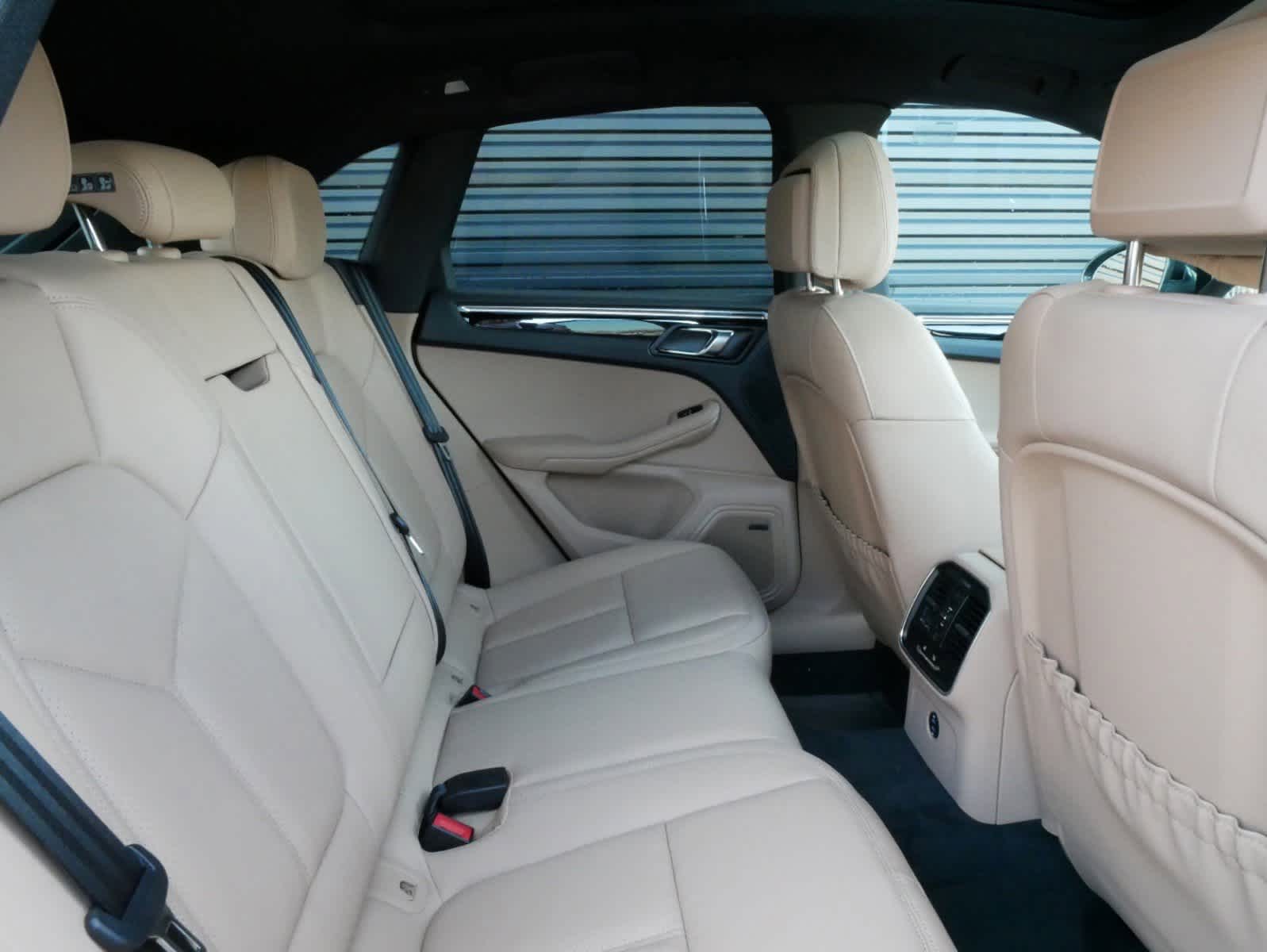 Thumbnail: 2025 Porsche Macan - 30