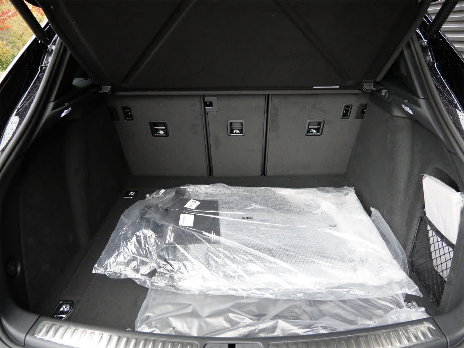 Thumbnail: 2026 Porsche Macan - 7