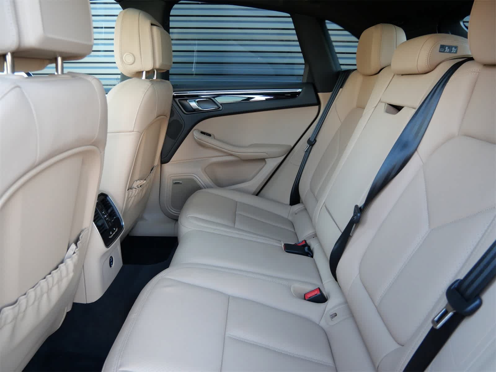 Thumbnail: 2025 Porsche Macan - 6