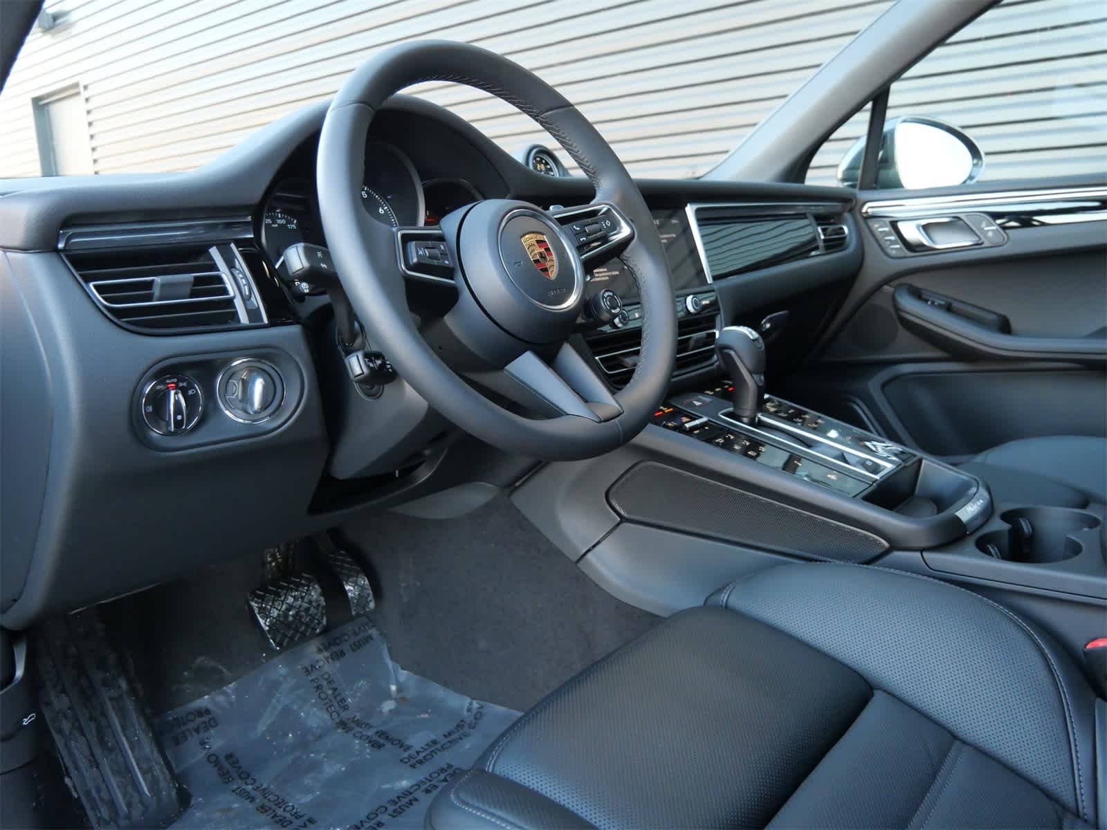 Thumbnail: 2026 Porsche Macan - 4