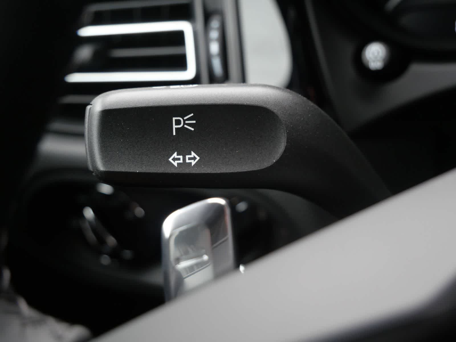 Thumbnail: 2026 Porsche Macan - 22