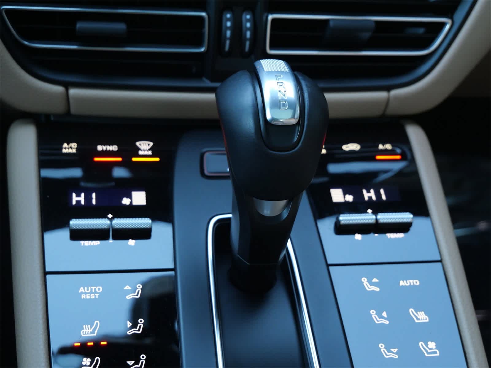 Thumbnail: 2025 Porsche Macan - 18