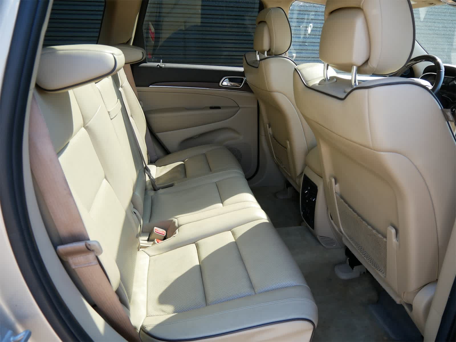 2014 Jeep Grand Cherokee Overland 29