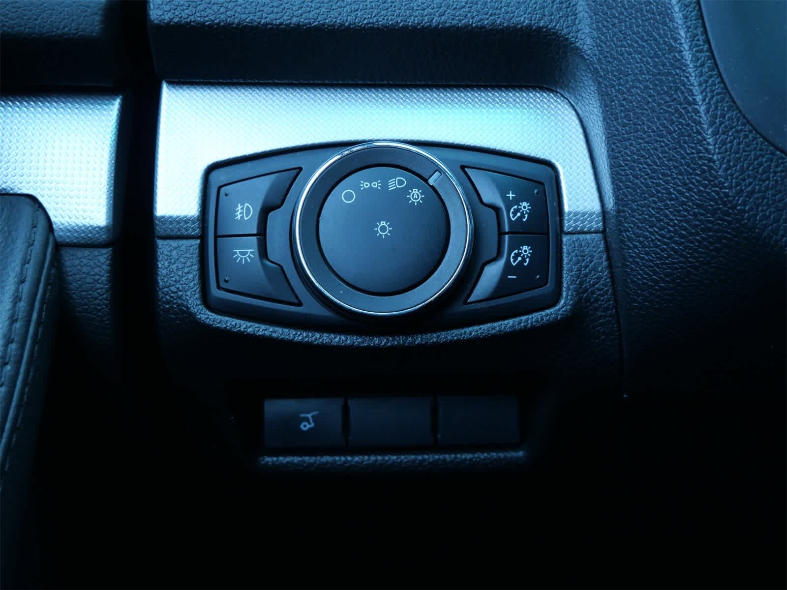 Thumbnail: 2015 Ford Explorer - 16