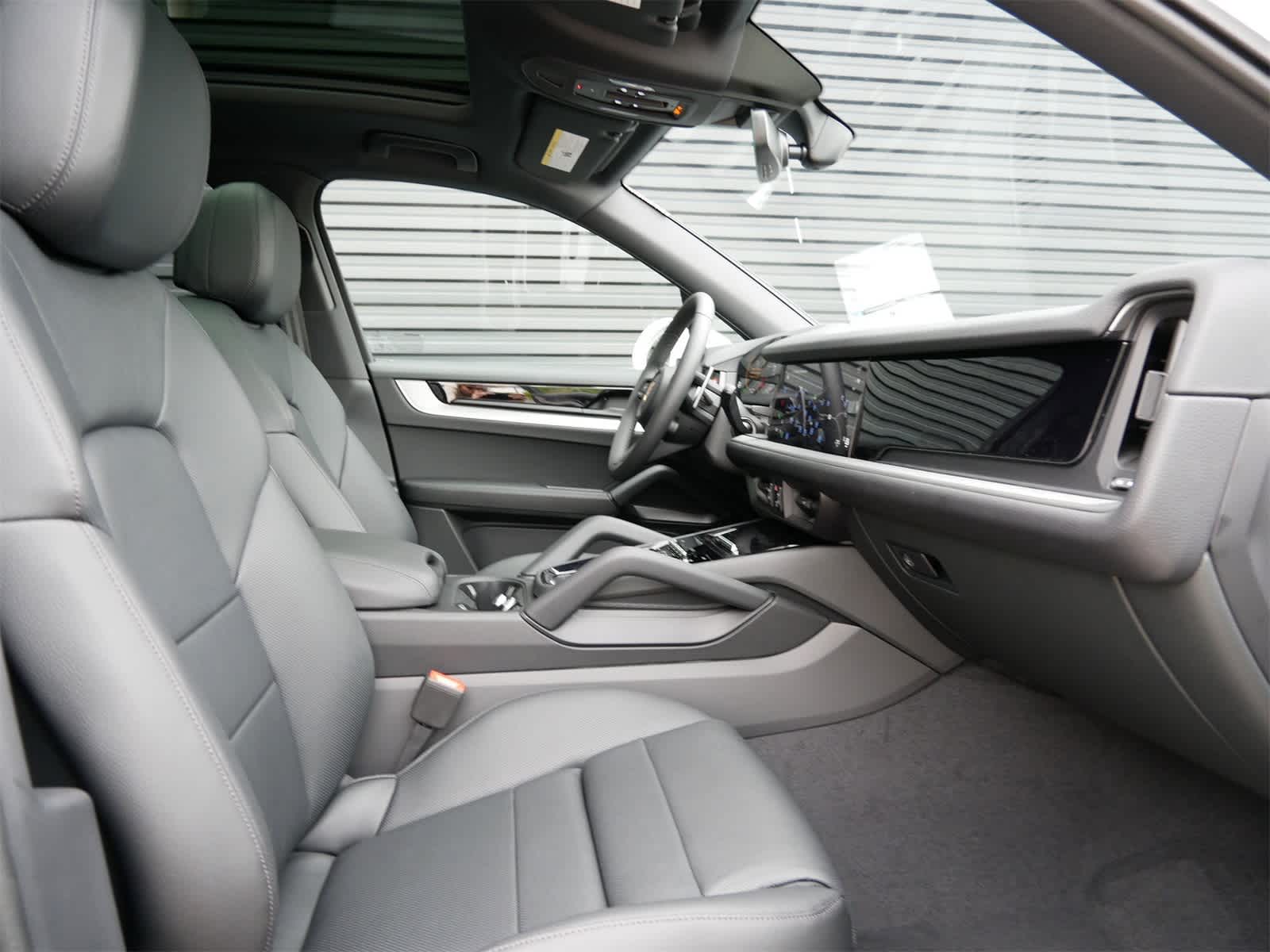 Thumbnail: 2026 Porsche Cayenne - 26