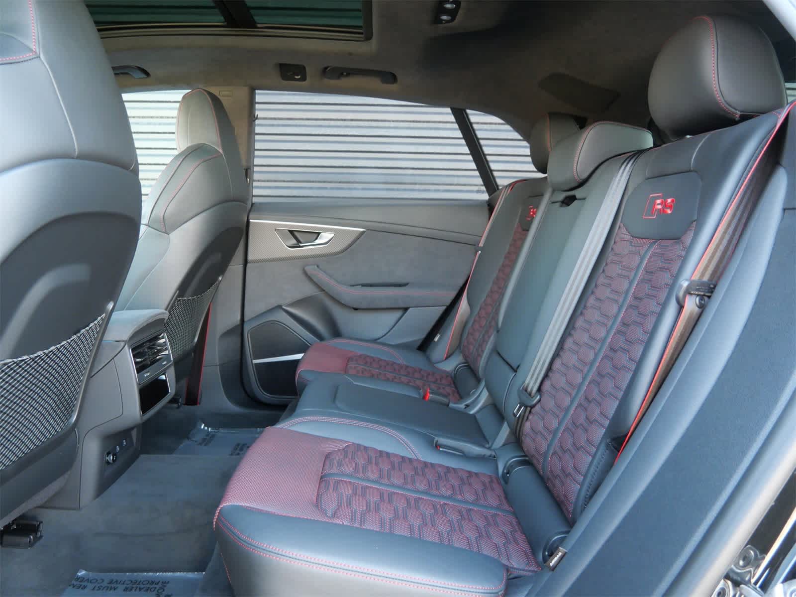 Thumbnail: 2025 Audi RS Q8 - 14