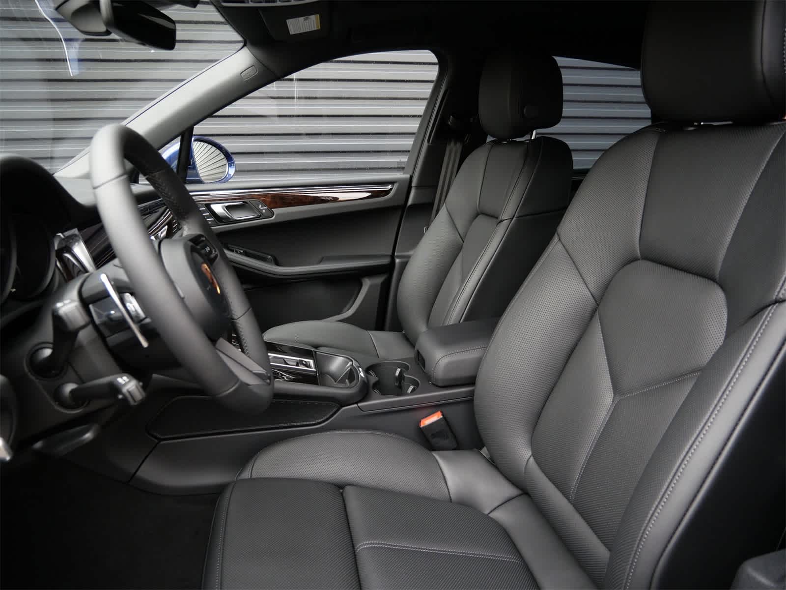 Thumbnail: 2026 Porsche Macan - 5