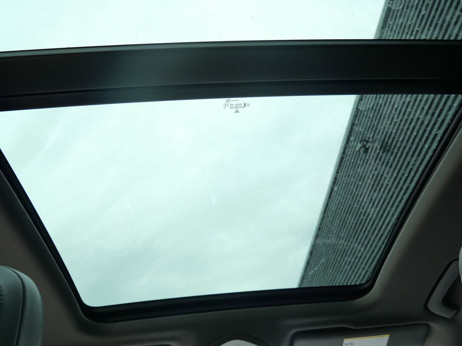 Thumbnail: 2025 Porsche Macan - 11