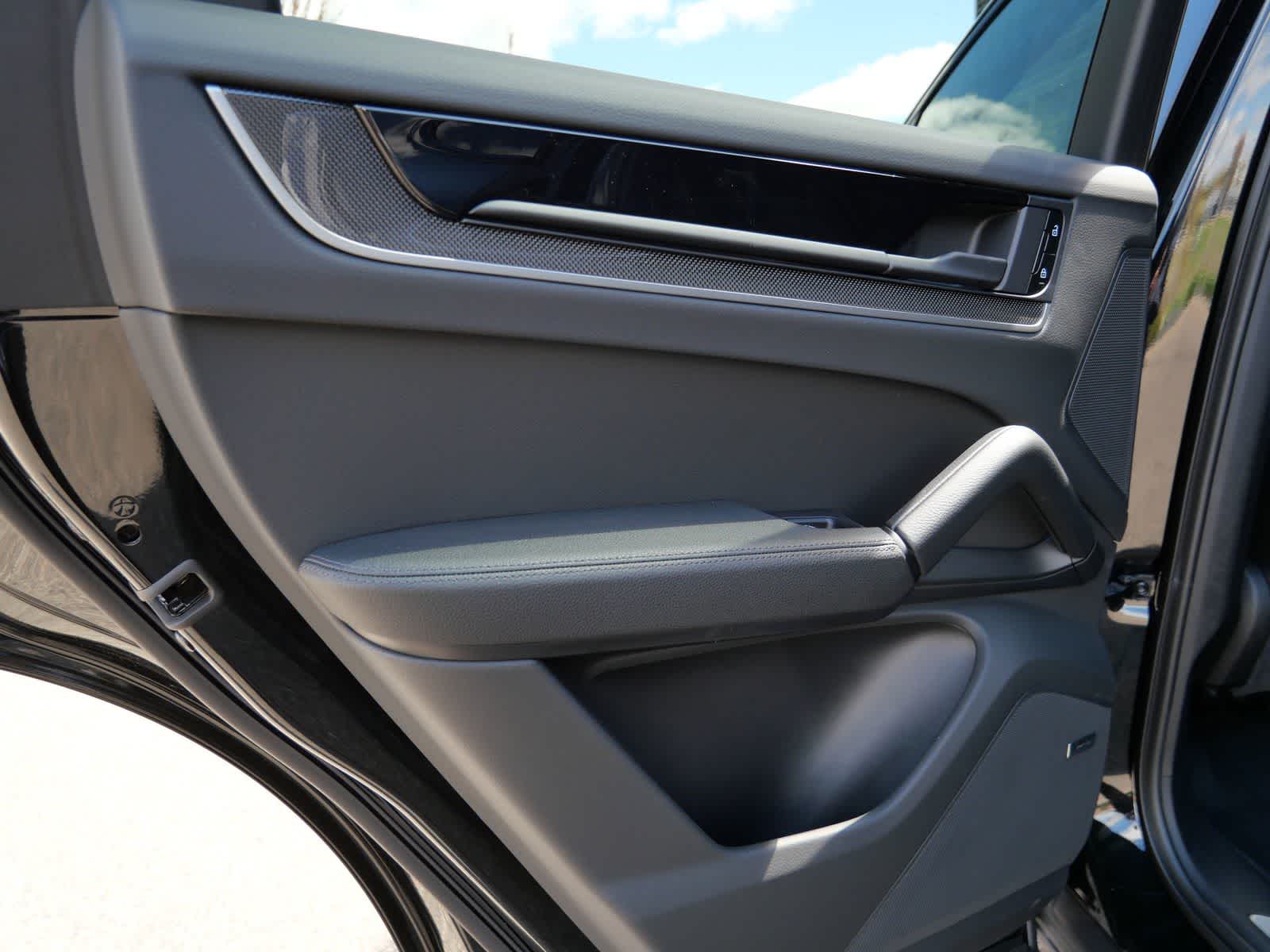 Thumbnail: 2026 Porsche Cayenne - 12