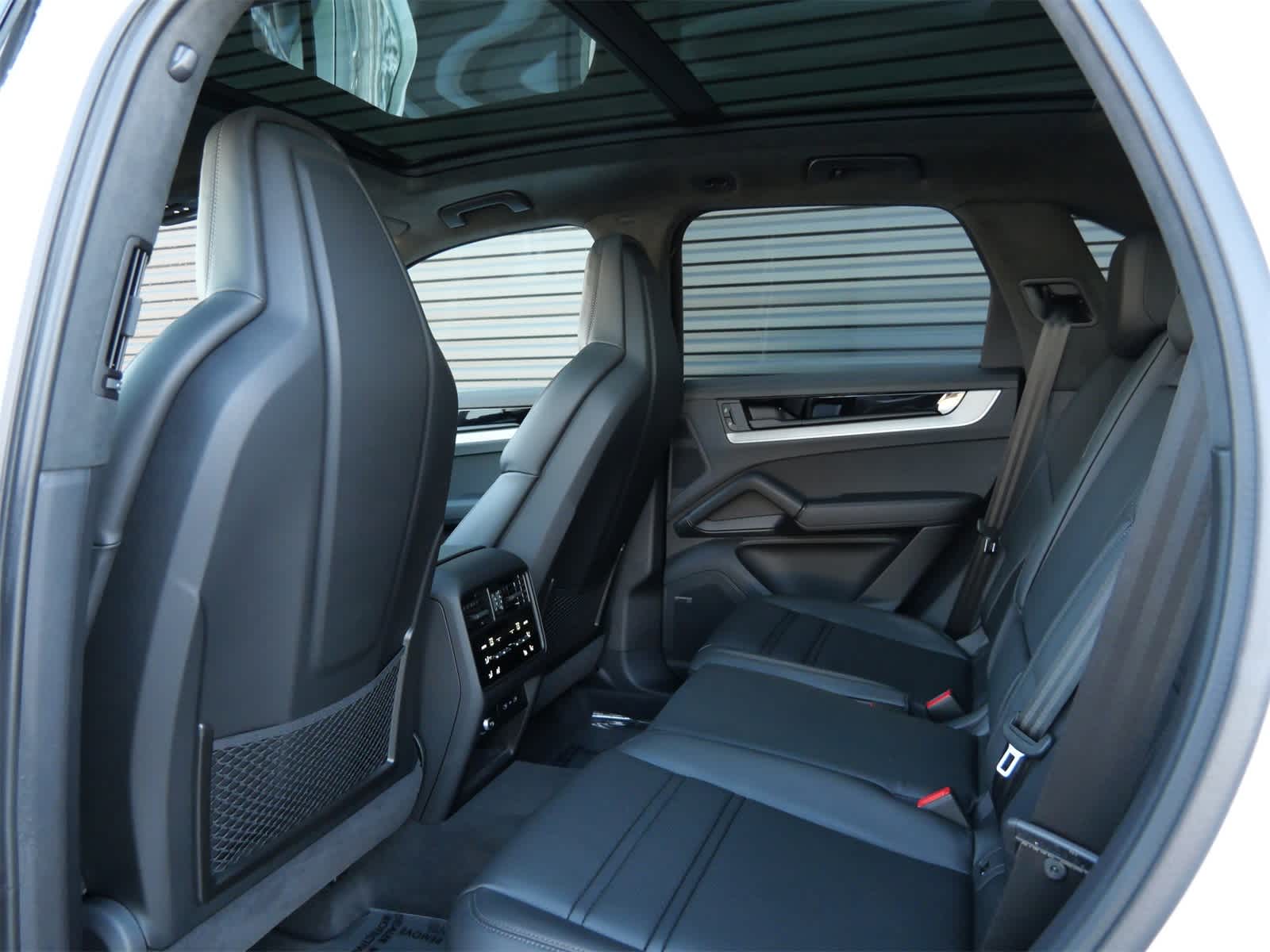 Thumbnail: 2026 Porsche Cayenne - 11