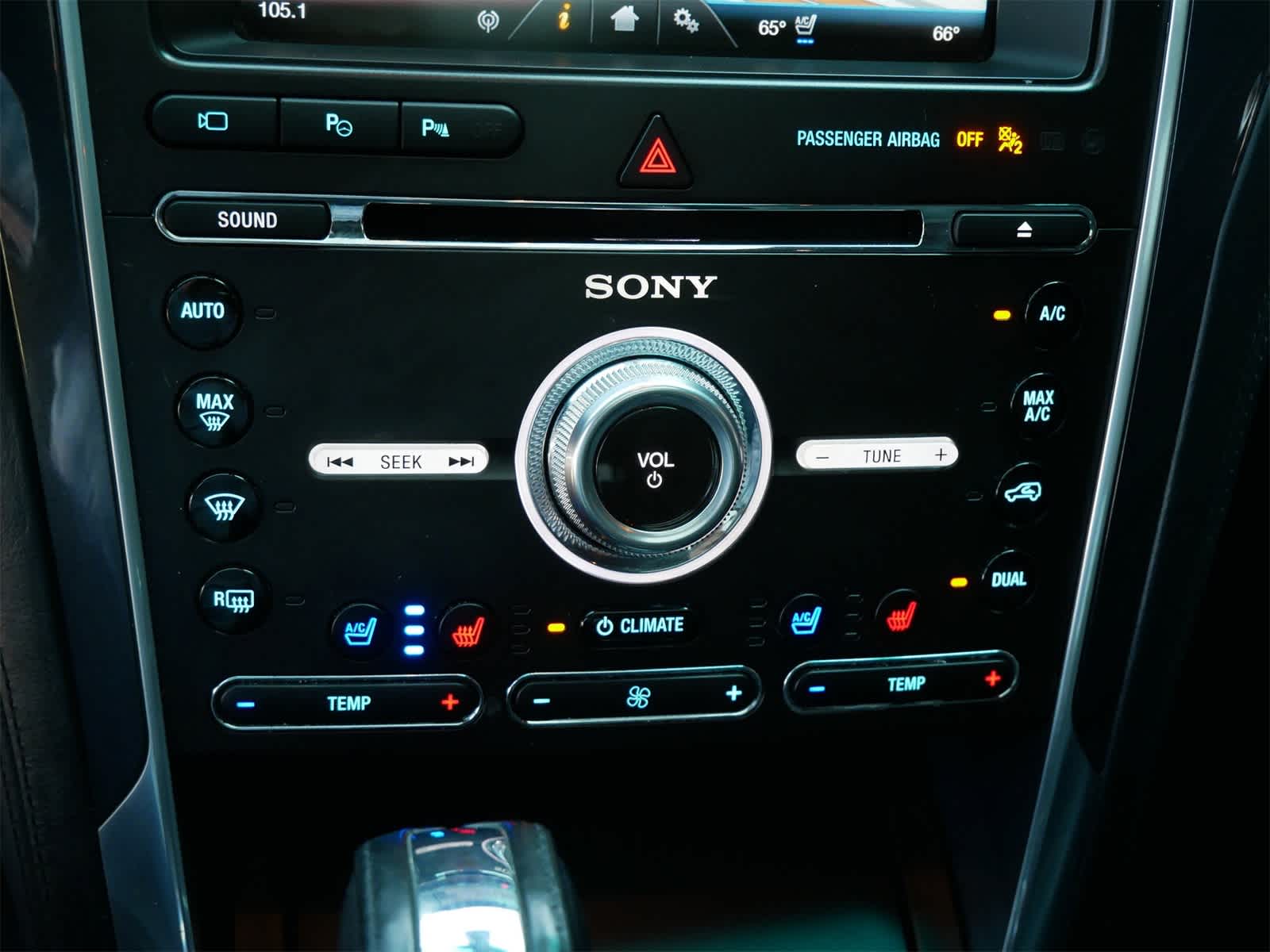 Thumbnail: 2016 Ford Explorer - 17